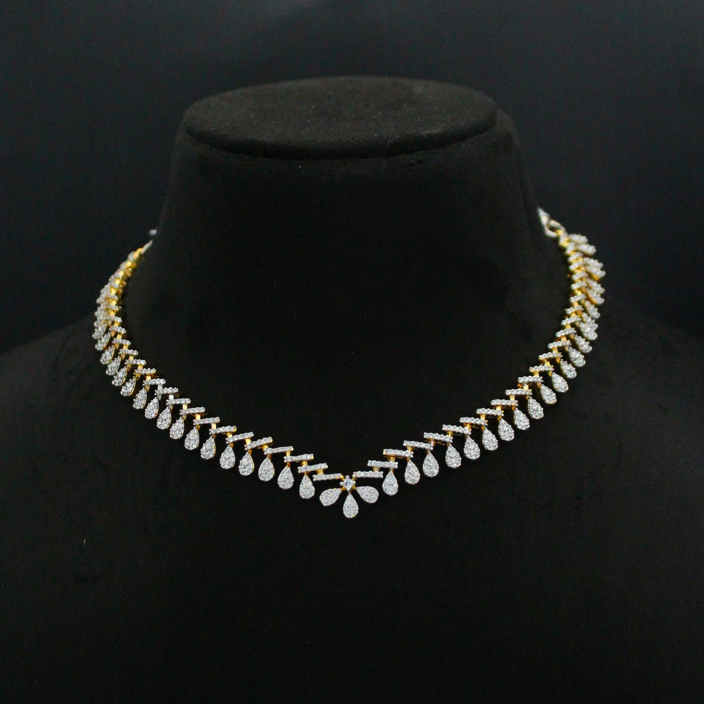 42668 GJ Full White Short Necklace