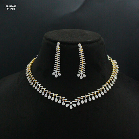 42668 GJ Full White Short Necklace