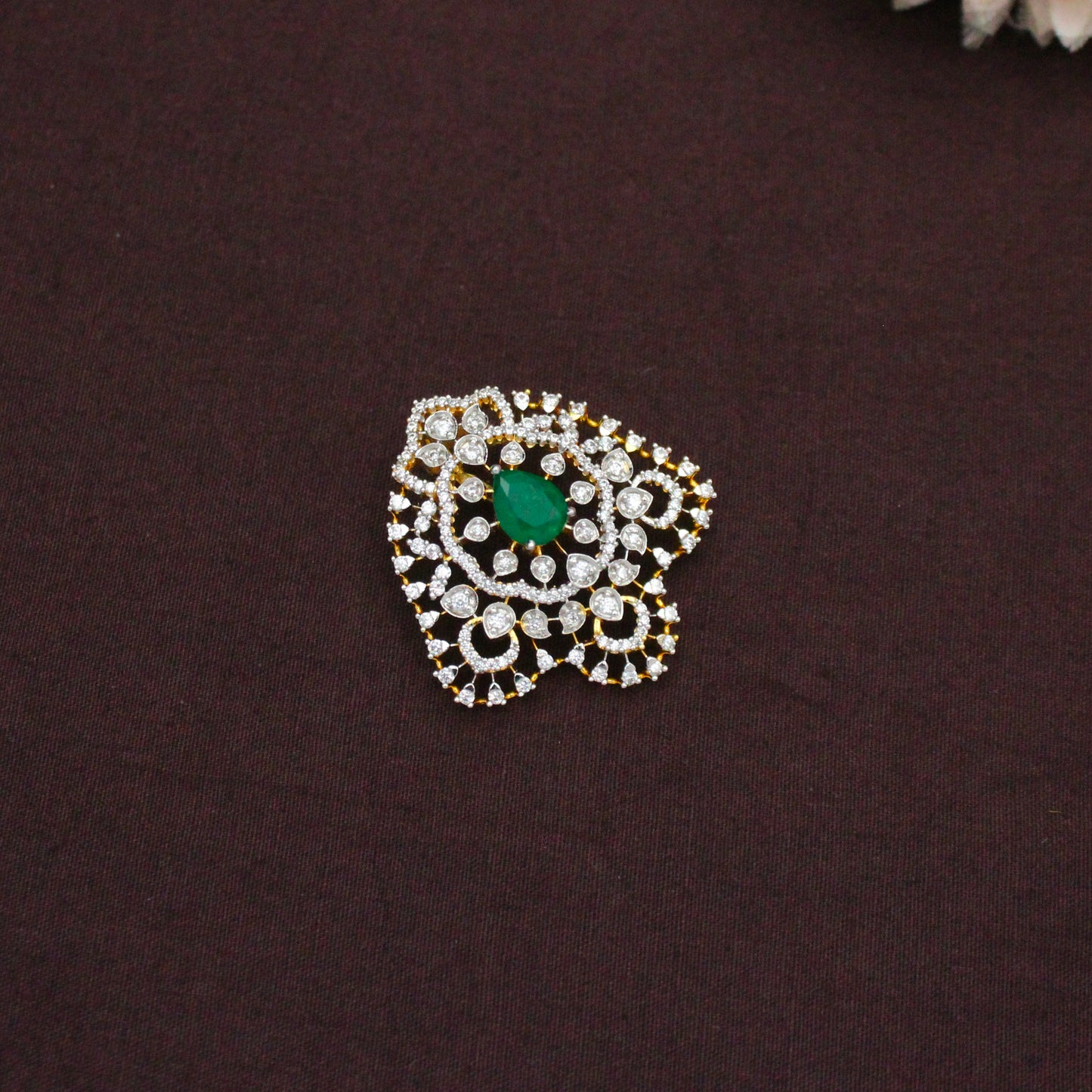 42779 GJ Pendant Set Green Non-Openable Hook