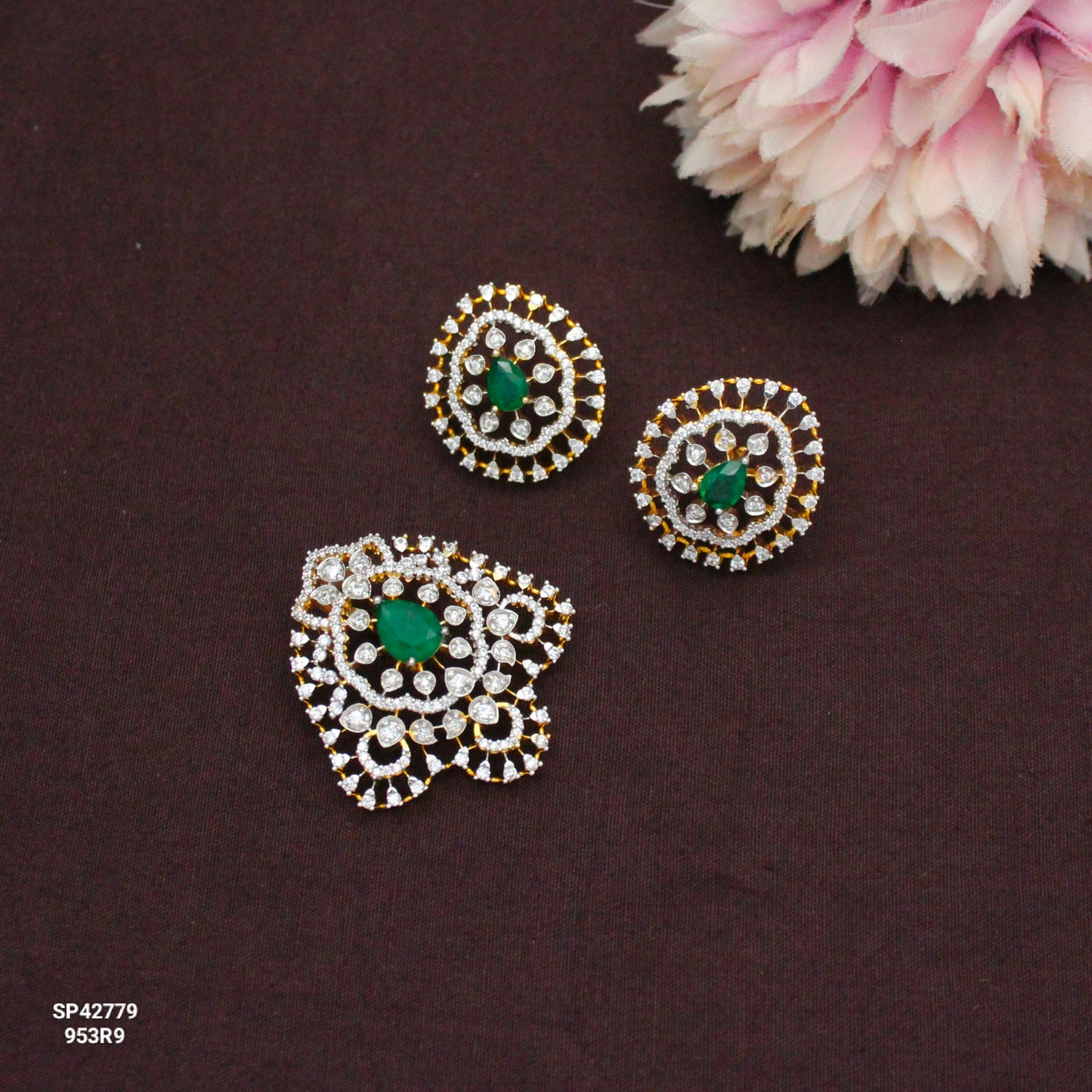42779 GJ Pendant Set Green Non-Openable Hook