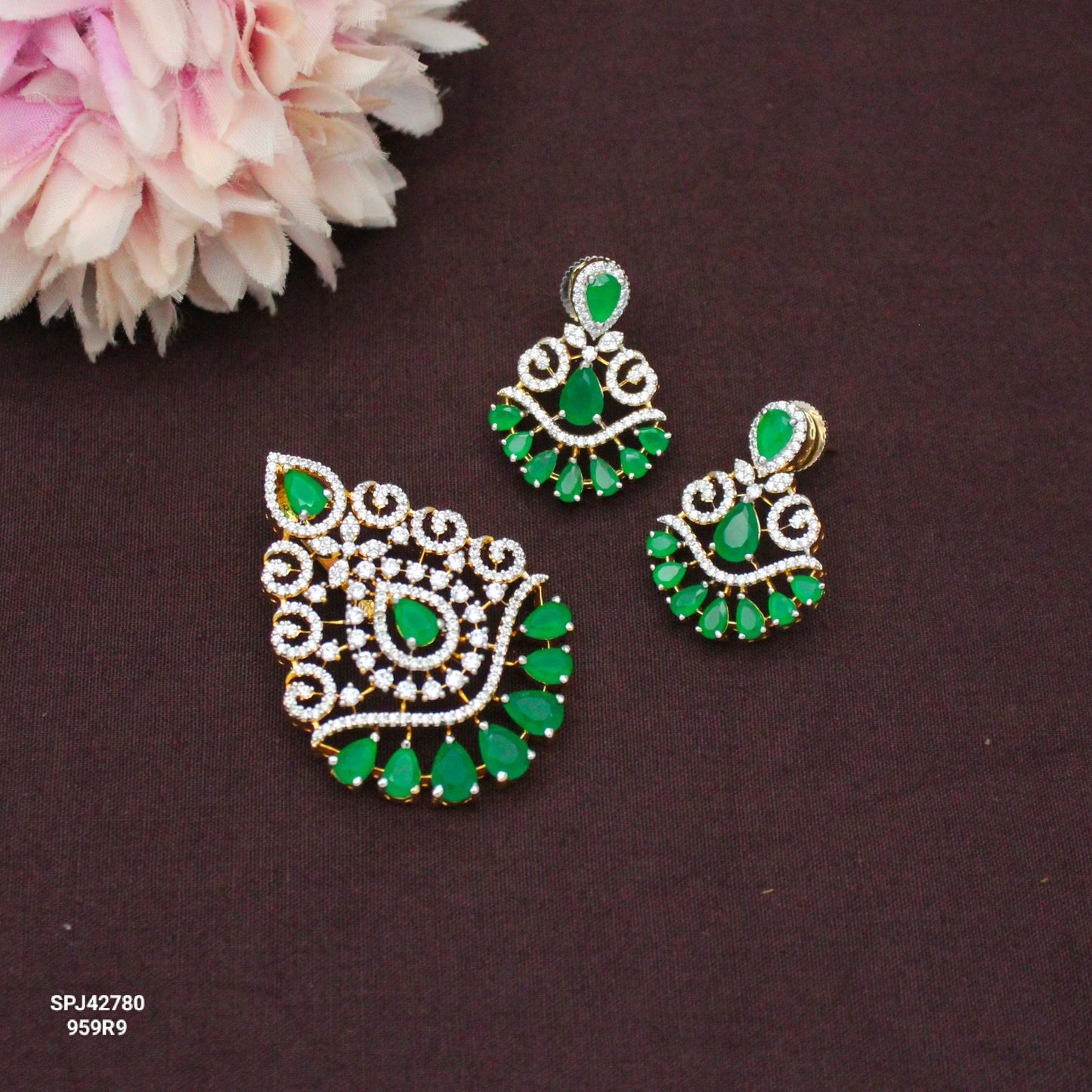 42780 GJ Pendant Set Green With Openable Hook