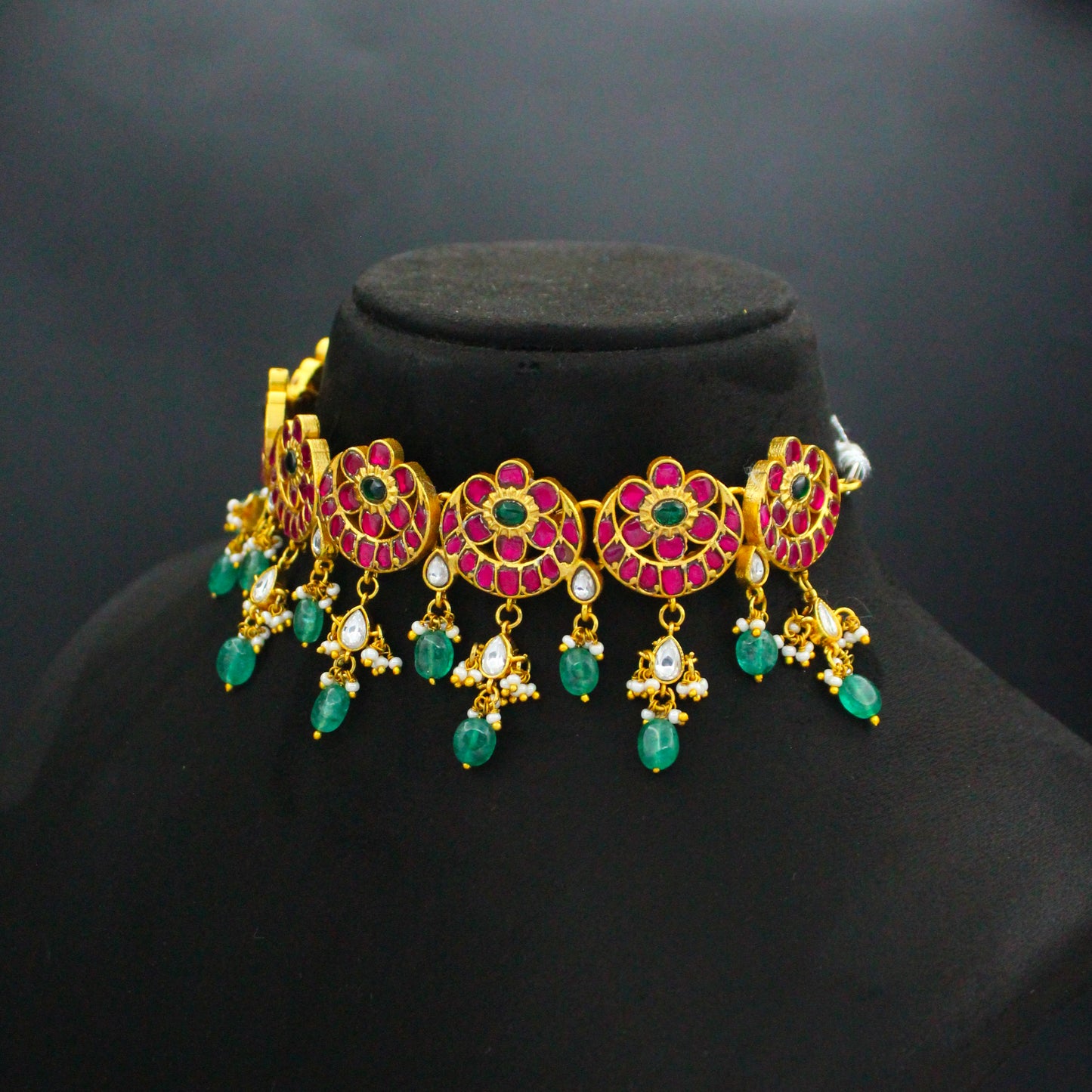 Jadau Kundan Floral Choker With Kundan Drops And Green Beads 42826