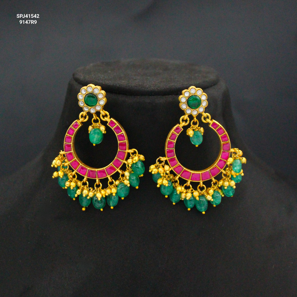 Jadau Kundan Chandbali With Screw Back And Green Beads 41542