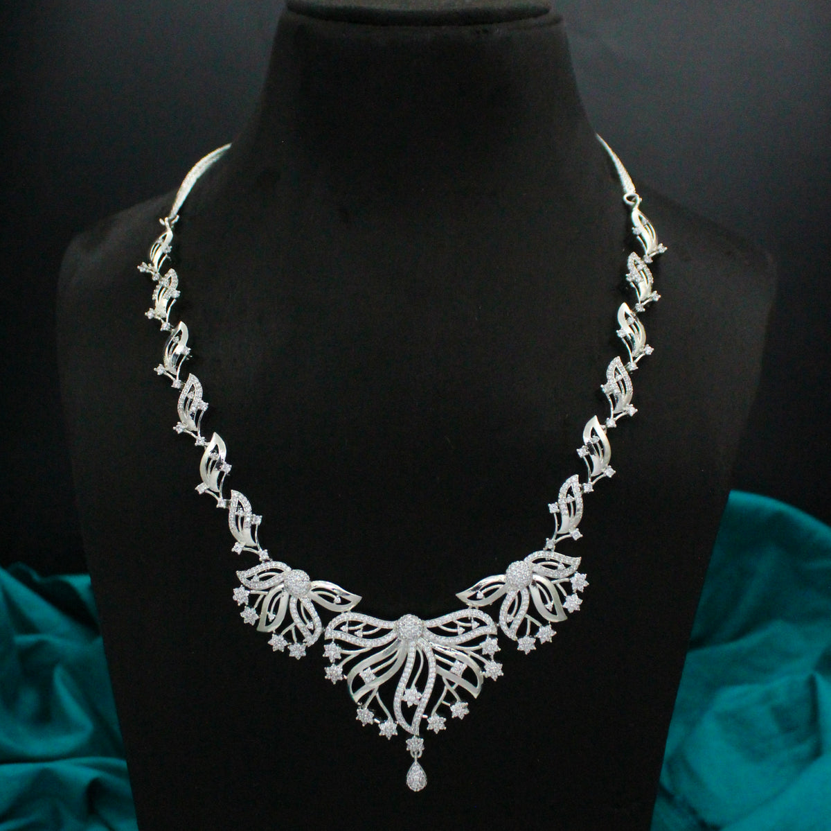 Platinum Full White Floral Short Necklace Set with Pushback Earrings SP-944