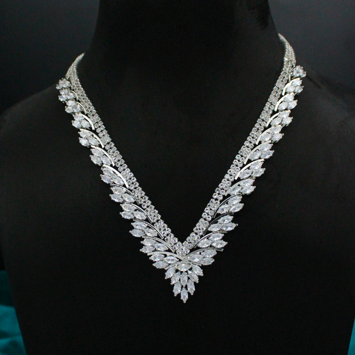 Platinum Full White Leaf Necklace Set with Pushback Earrings SP-6657