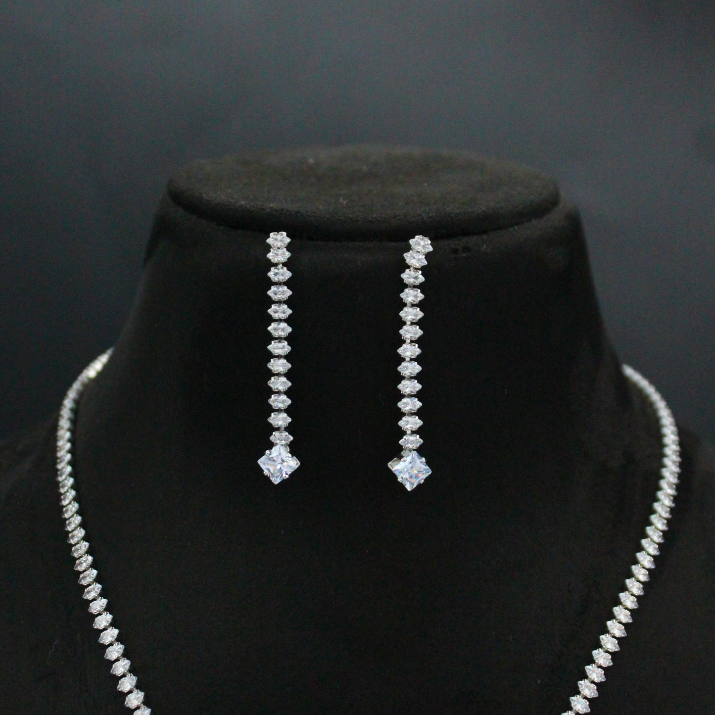 6660 Platinum Simple Light Weight Short Necklace Set With Push Back Earrings Full White