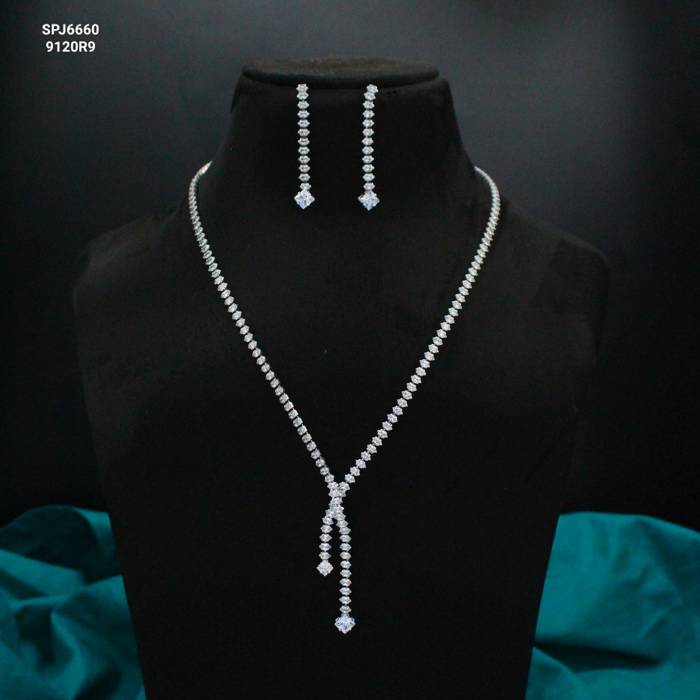6660 Platinum Simple Light Weight Short Necklace Set With Push Back Earrings Full White
