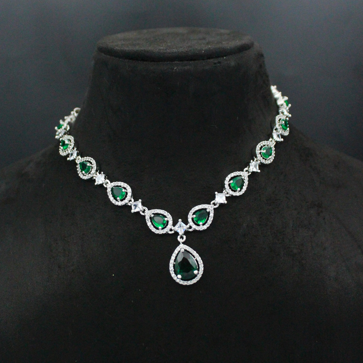 Platinum Dark Green Short Necklace SP-31037