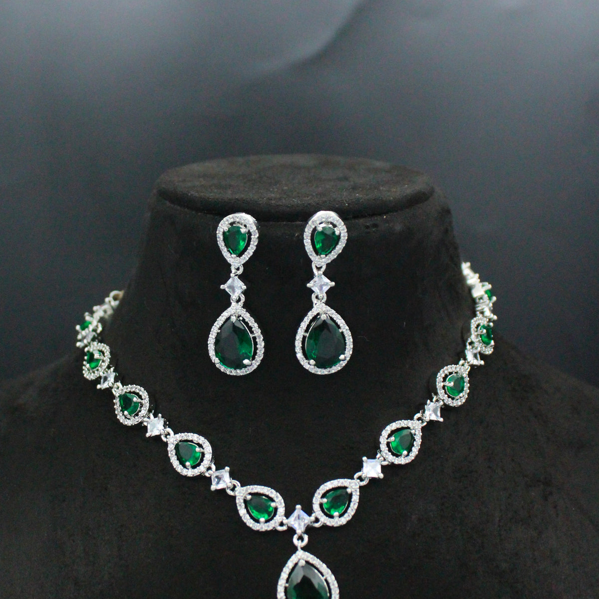Platinum Dark Green Short Necklace SP-31037