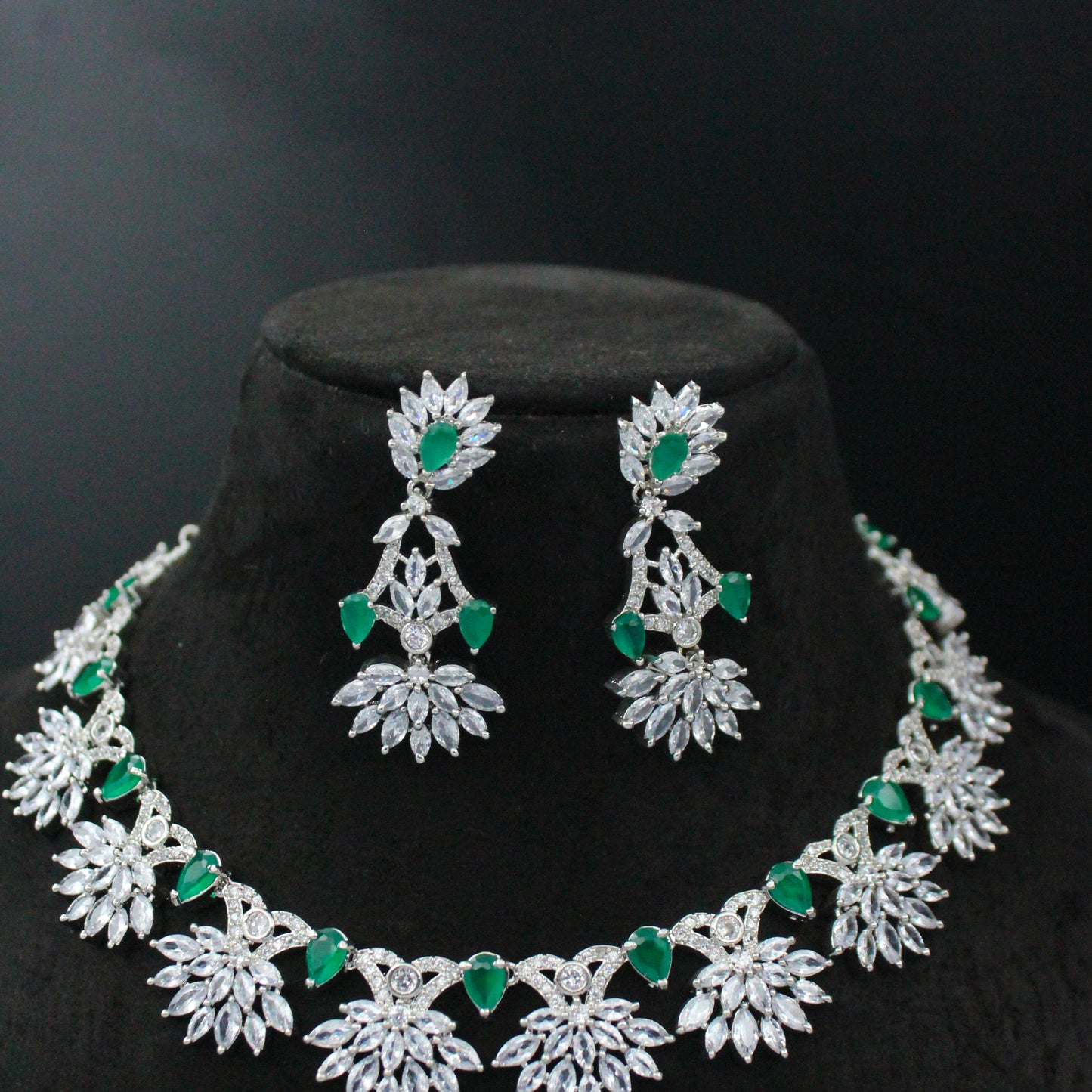 Platinum Green Short Leaf Necklace Set With Push Back Earrings 844
