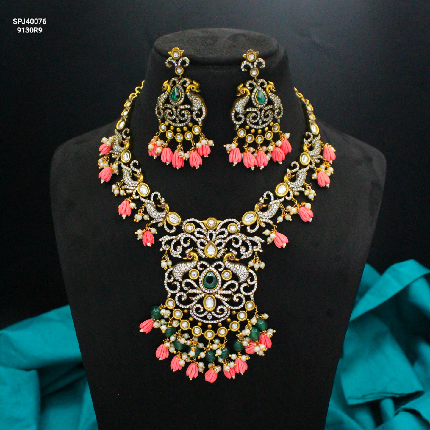 Victorian Peacock Short Necklace with Tulip Beads SP-40076