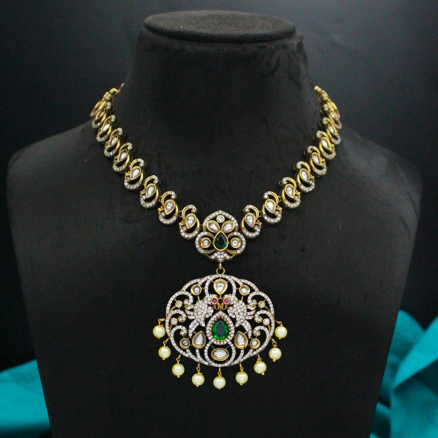 Victorian Peacock Pattern Short Necklace SP-29438