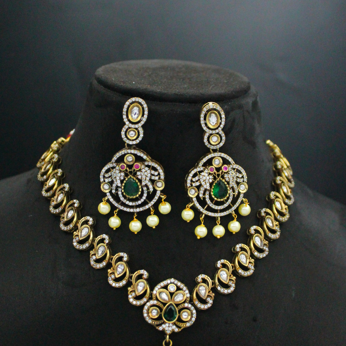Victorian Peacock Pattern Short Necklace SP-29438