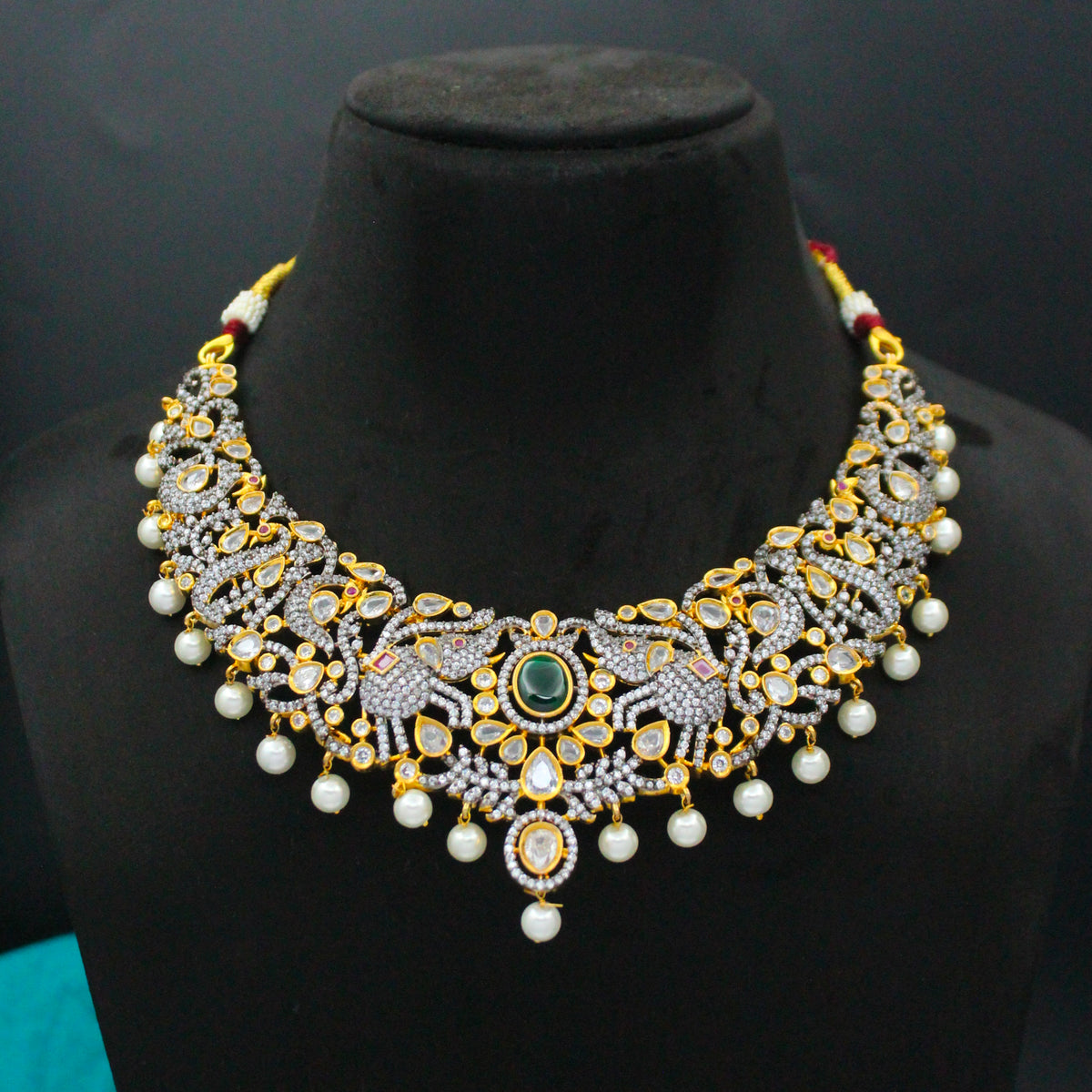 Victorian Elephant Pattern Short Necklace Set with Pushback Earrings SP-16647