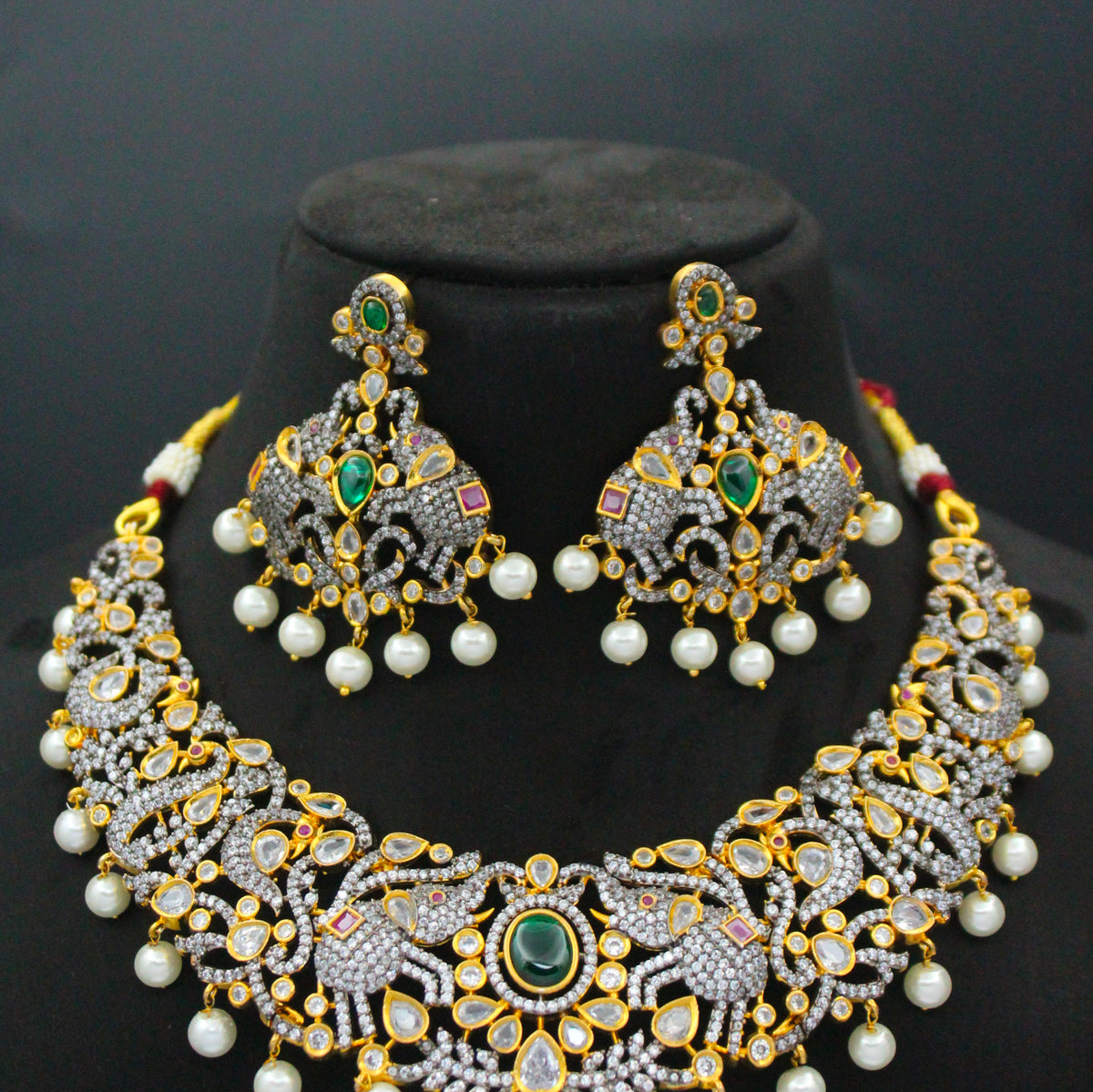 Victorian Elephant Pattern Short Necklace Set with Pushback Earrings SP-16647