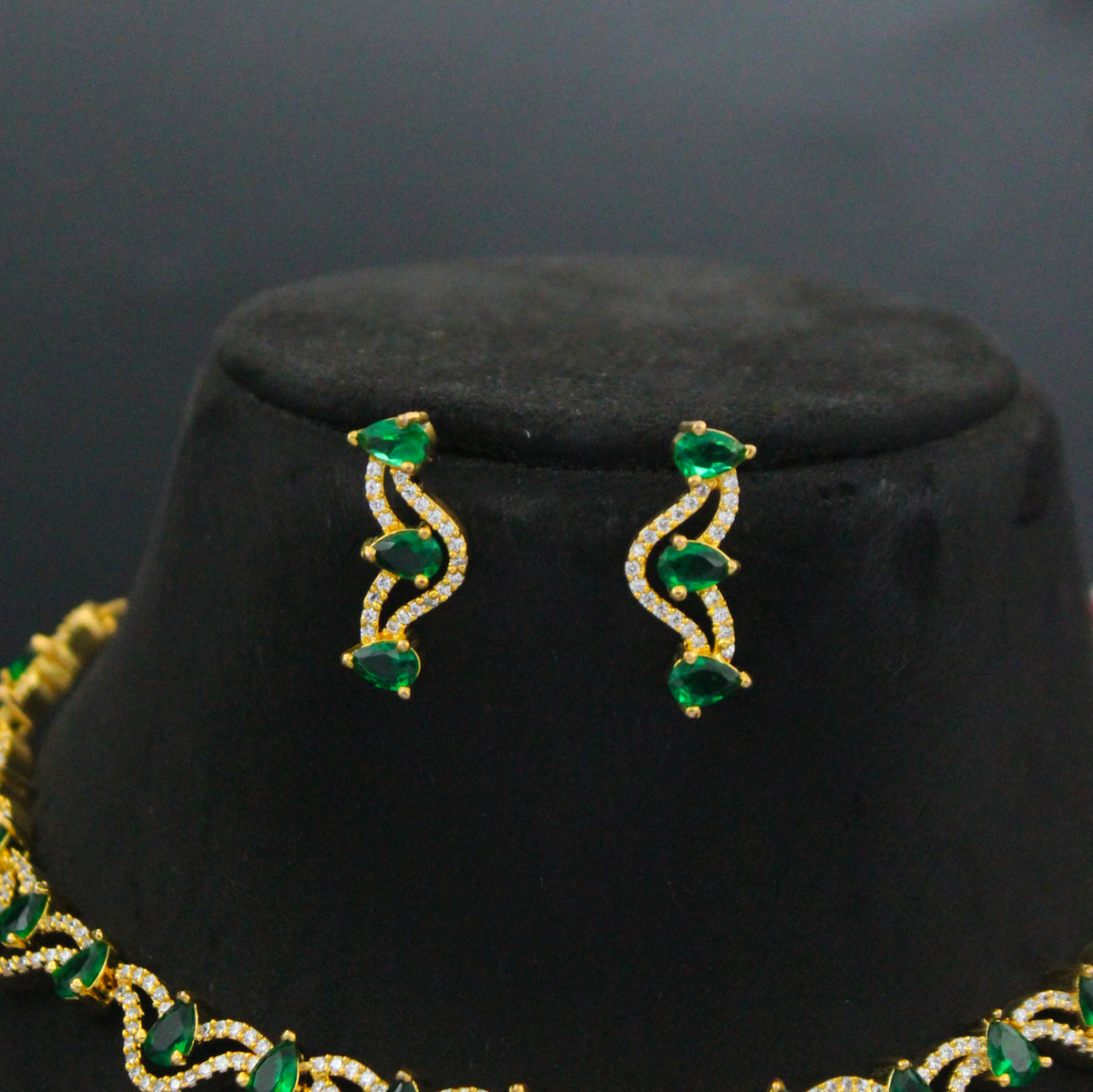 Gold Polish Green Stone Short Necklace SP-19669