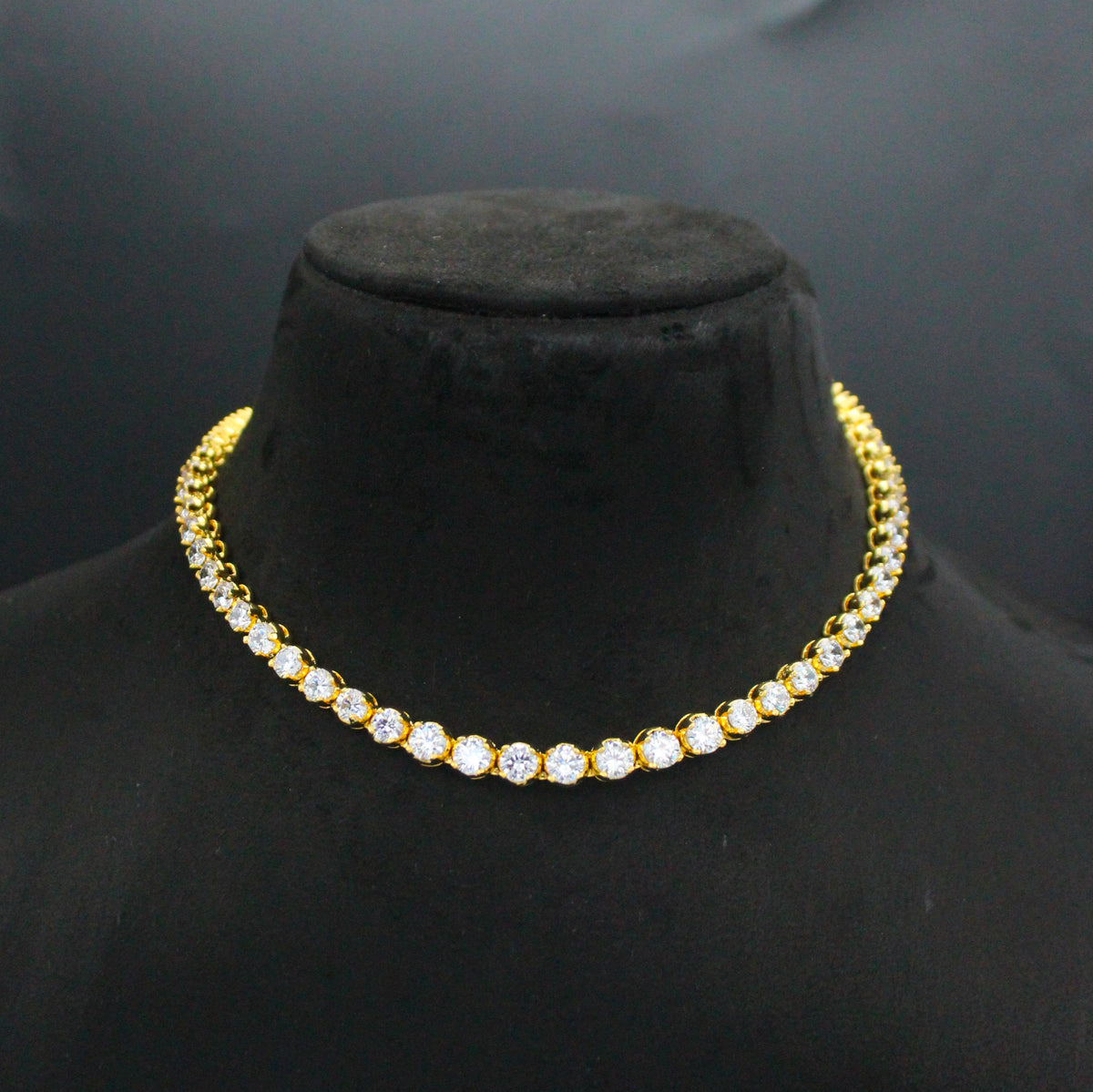 Diamond Look Single-Row Short Necklace SP-9902
