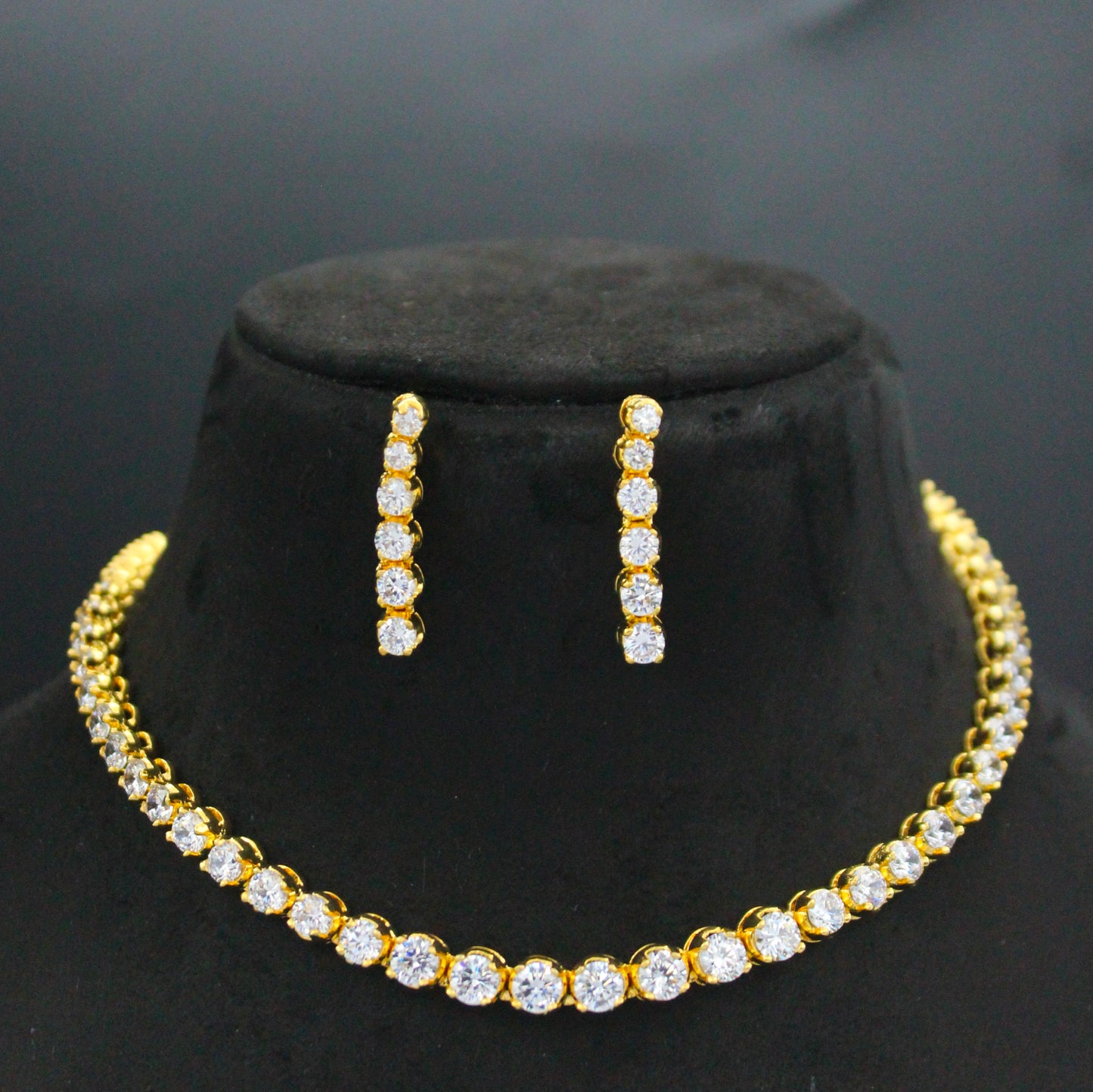 Diamond Look Single-Row Short Necklace SP-9902
