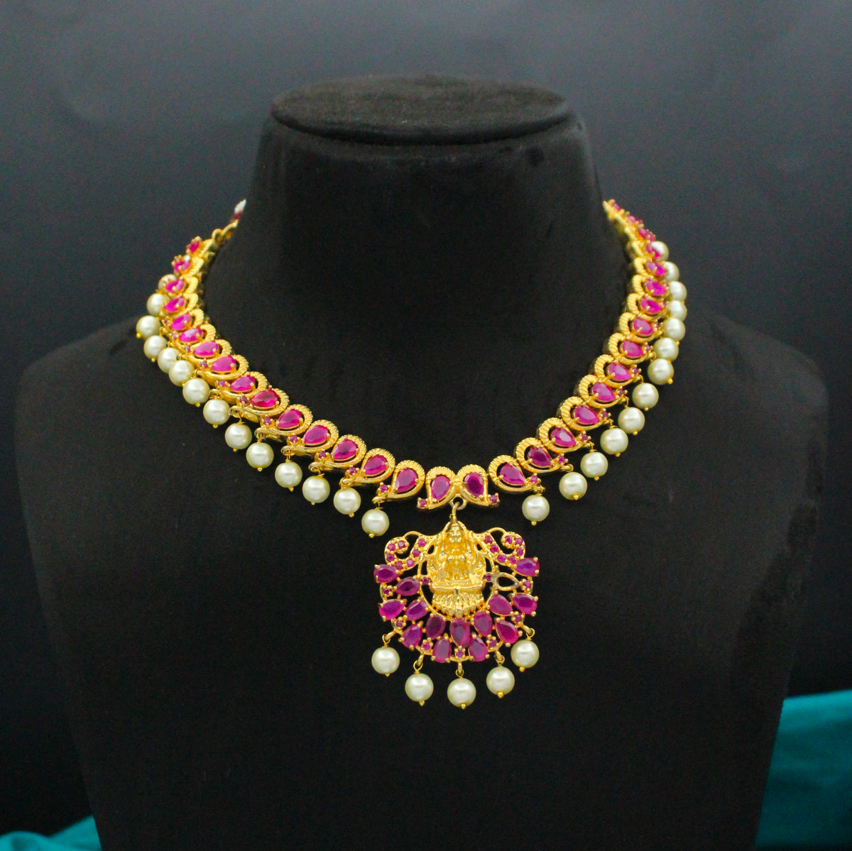 Lakshmi Red Gold Short Necklace Set SP-3293