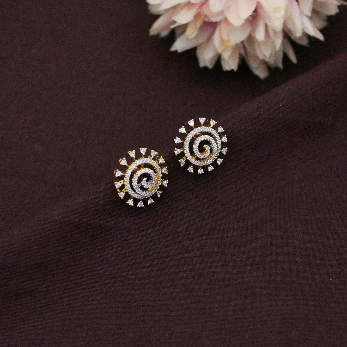 Diamond Look Premium Round Fancy Pendant Set With Push Back Studs 42911
