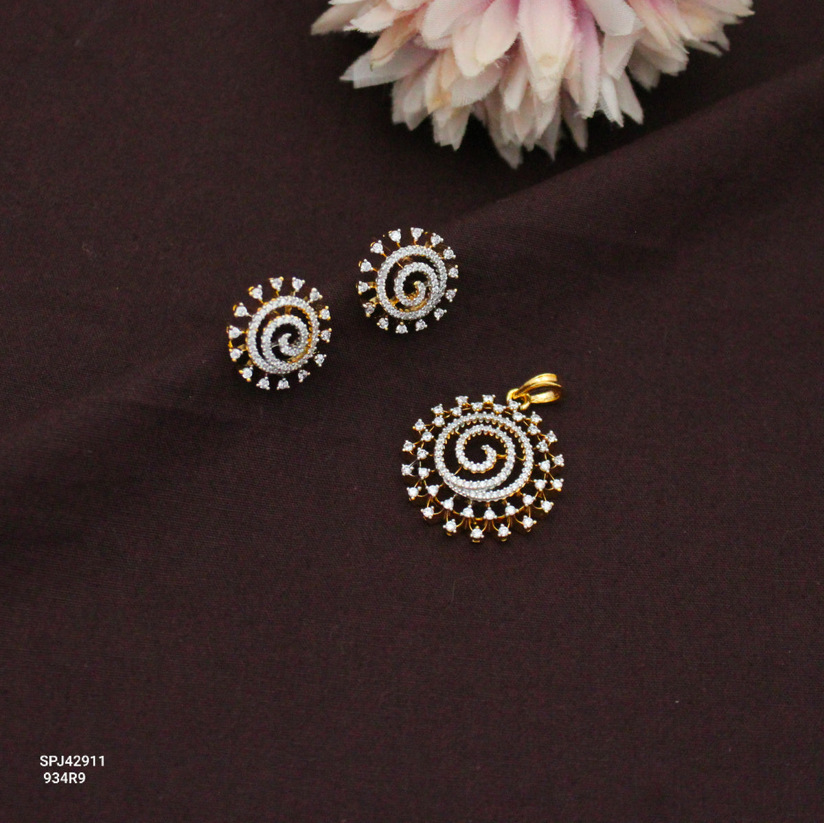 Diamond Look Premium Round Fancy Pendant Set With Push Back Studs 42911