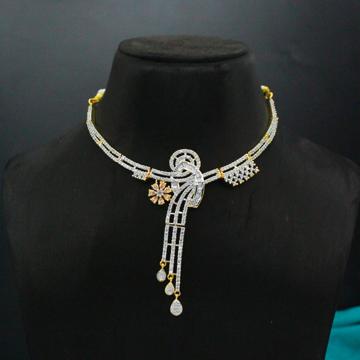 Premium Fancy Real Diamond Look Short Kante Set With Push Back Earrings 42921