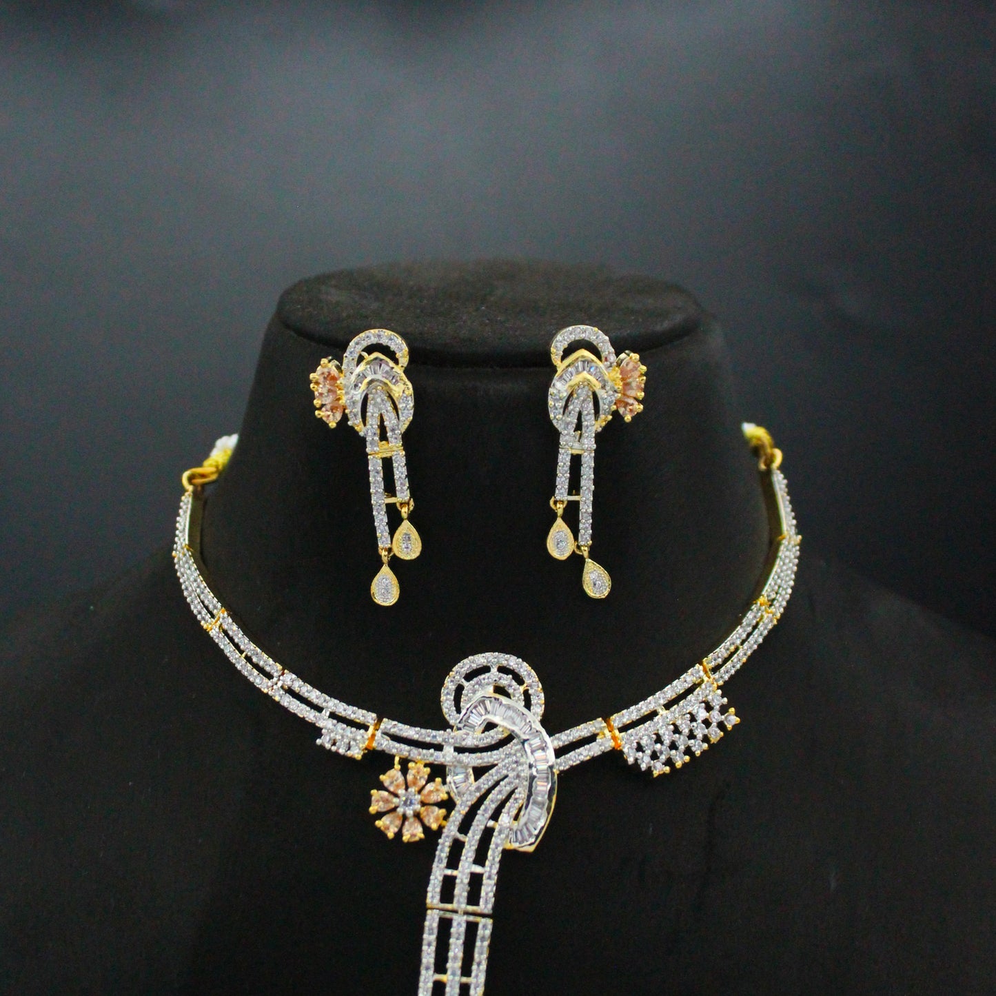 Premium Fancy Real Diamond Look Short Kante Set With Push Back Earrings 42921