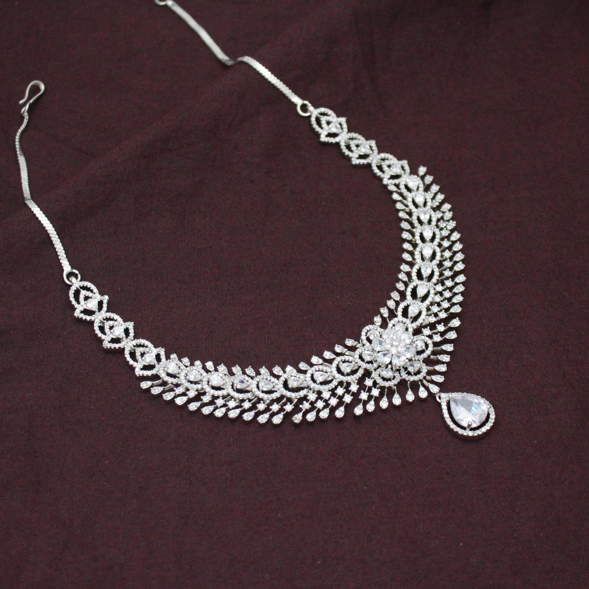 Elegant Platinum Floral Drop Stone Full White Fancy Short Necklace Set With Push Back Statement Earrings Party Wear Jewellery 43001