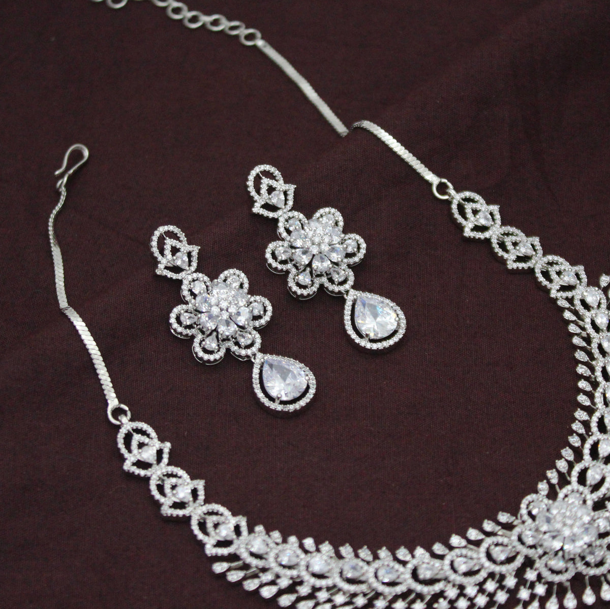 Elegant Platinum Floral Drop Stone Full White Fancy Short Necklace Set With Push Back Statement Earrings Party Wear Jewellery 43001