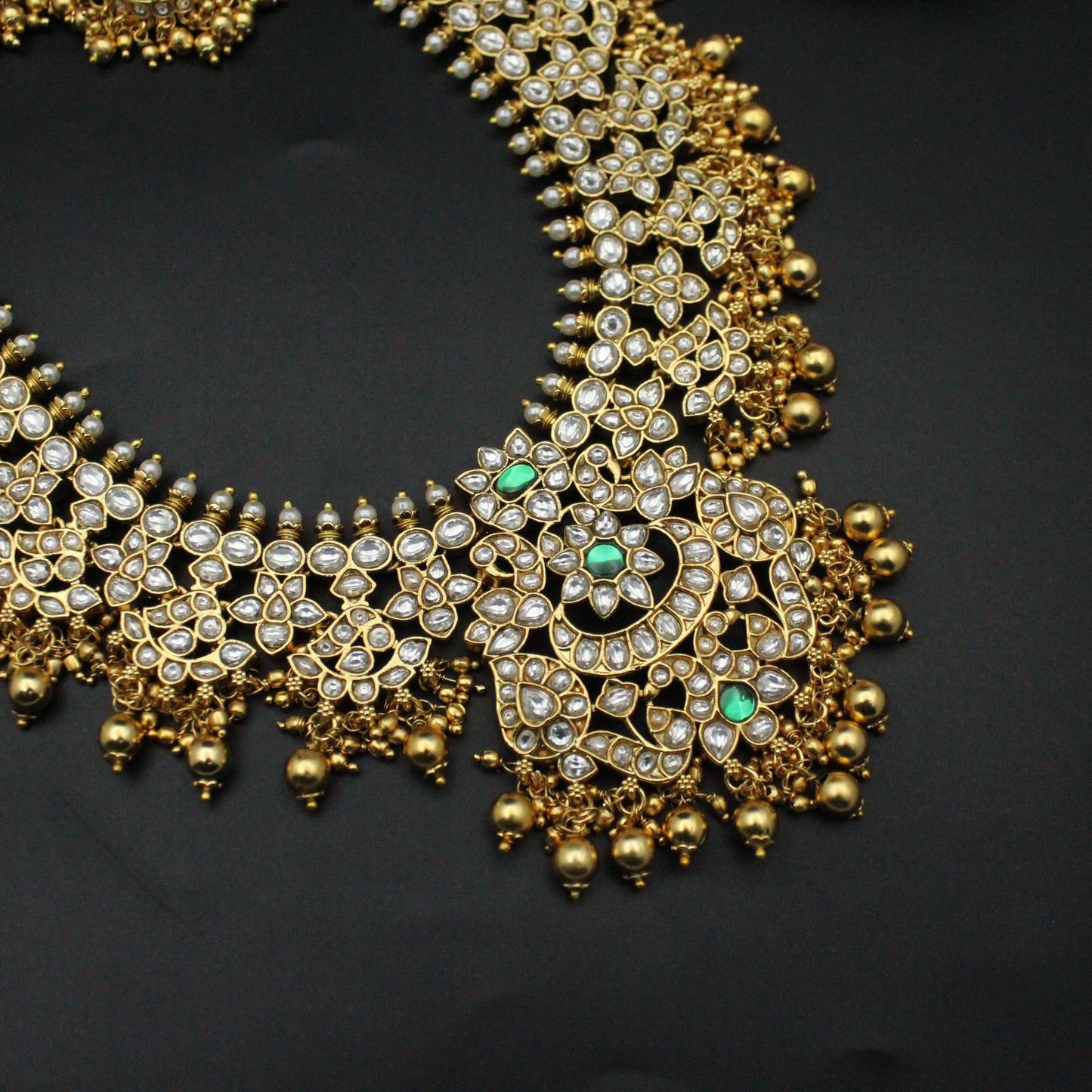 41928 Jadau Full White Guttapusalu Short Necklace Set With Push Back Earrings