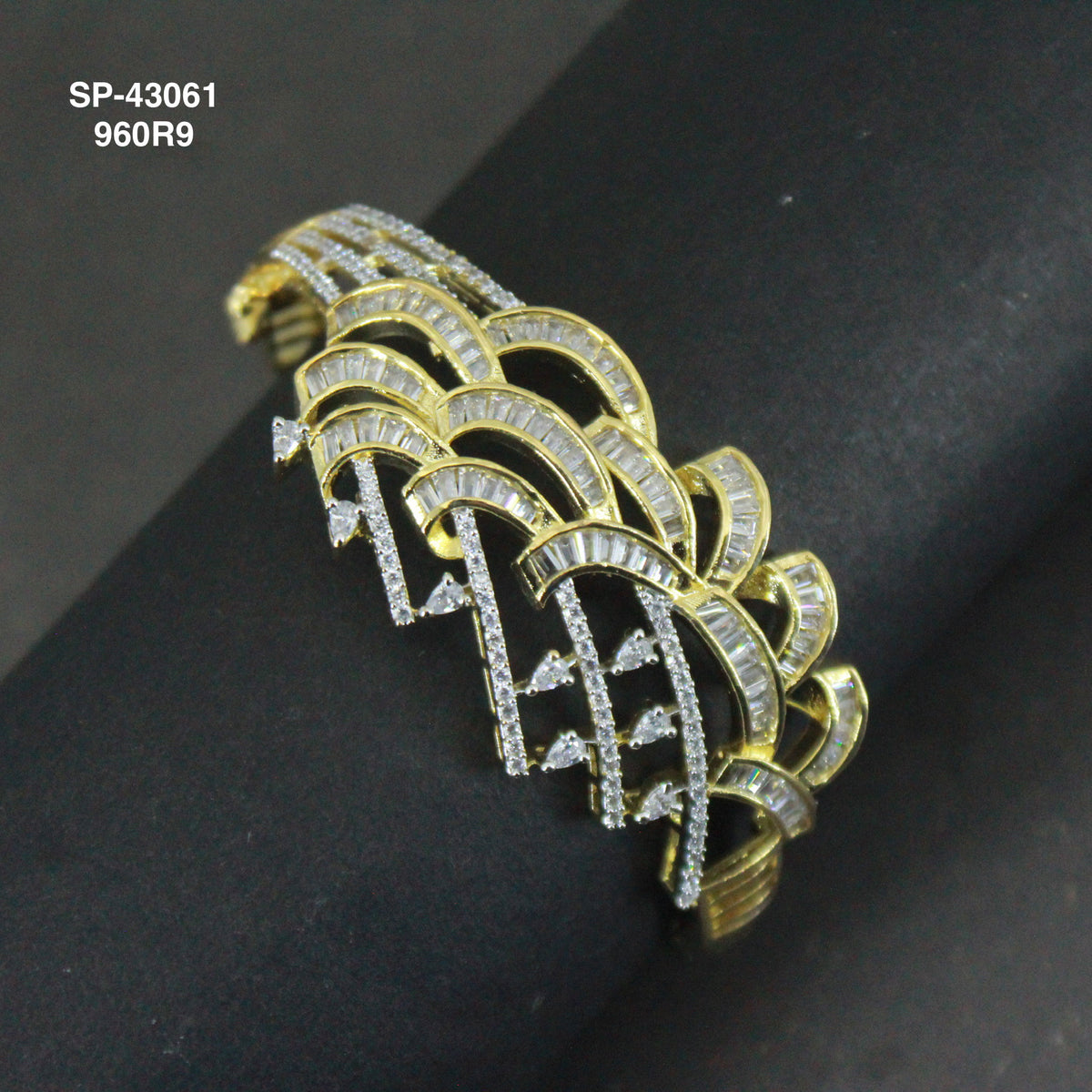 GJ Diamond Look Full White Openable  Bracelet 43061