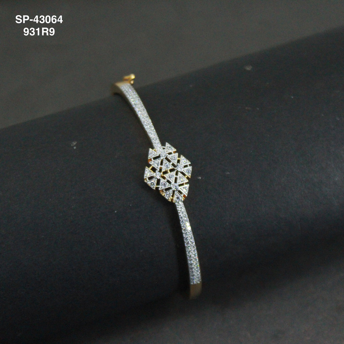 GJ diamond simple flower Openable  Bracelet 43064