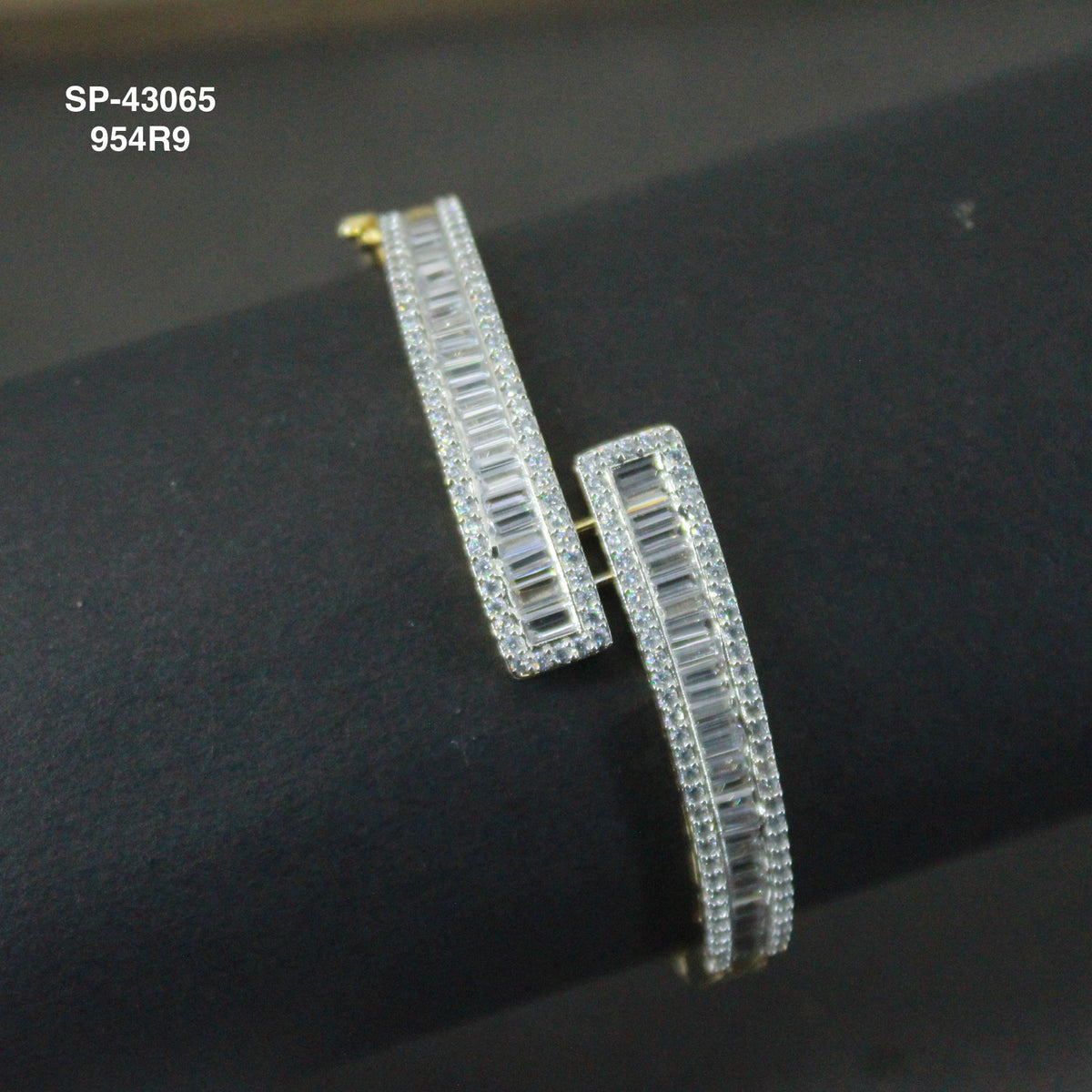 GJ Diamond Replica Openable Bracelet with markis stone 43065