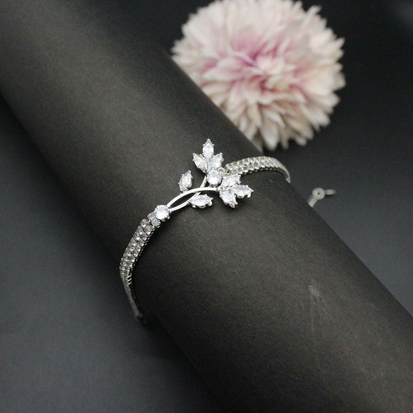 Platinum Chain Leaf Bracelet