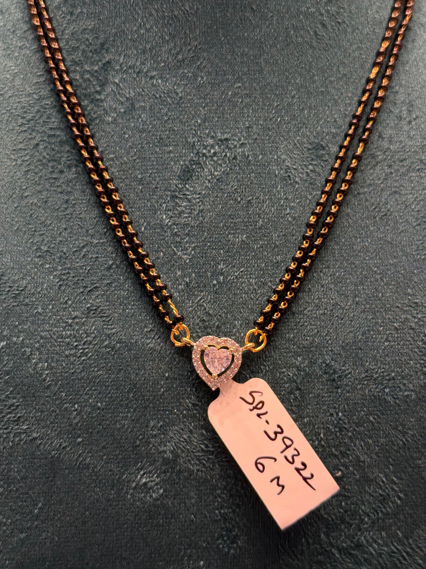 39322 heart shaped real diamond look black beads 18’’