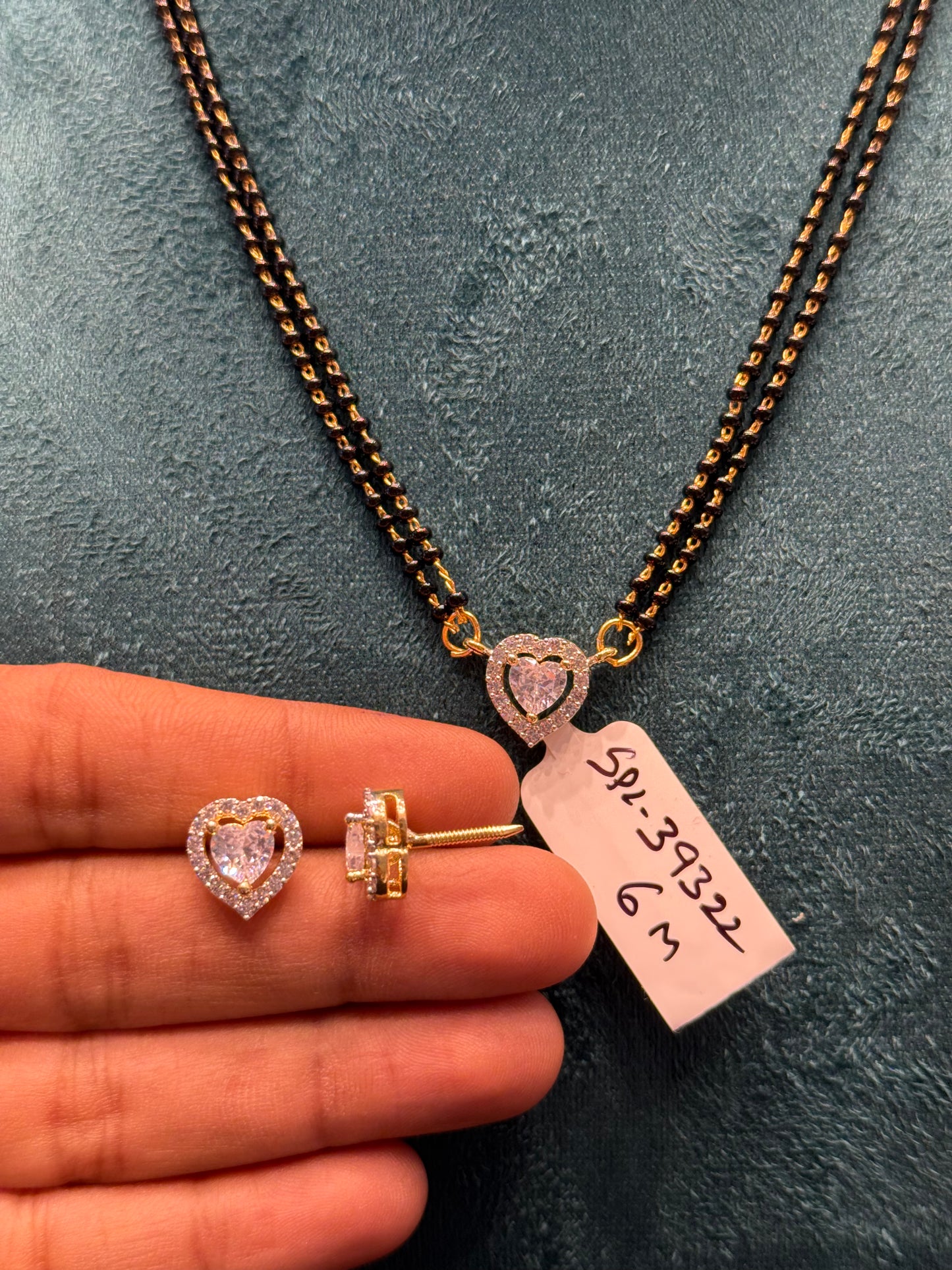 39322 heart shaped real diamond look black beads 18’’