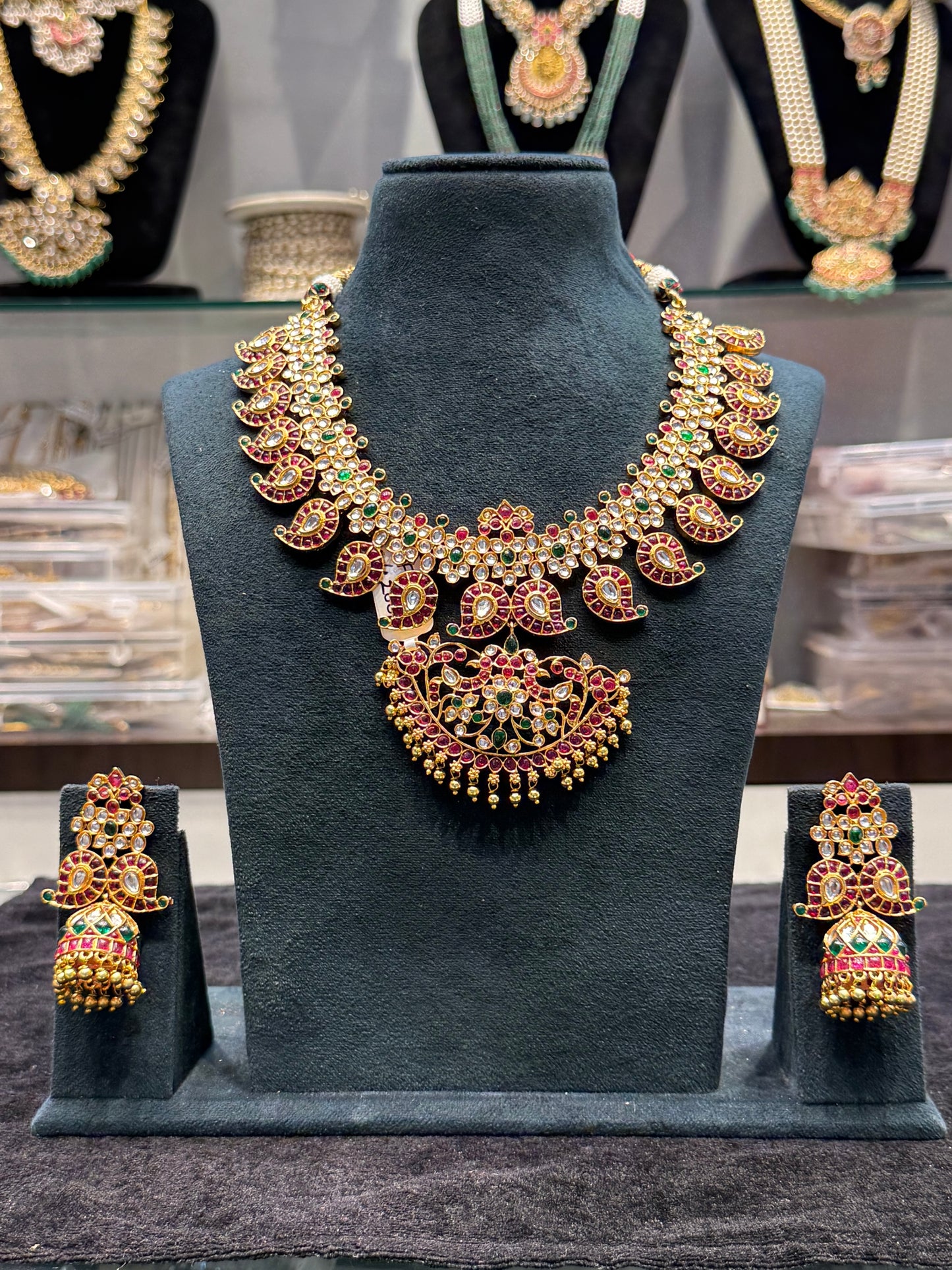 39503 Multi Mango Pota stone short necklace with golden balls