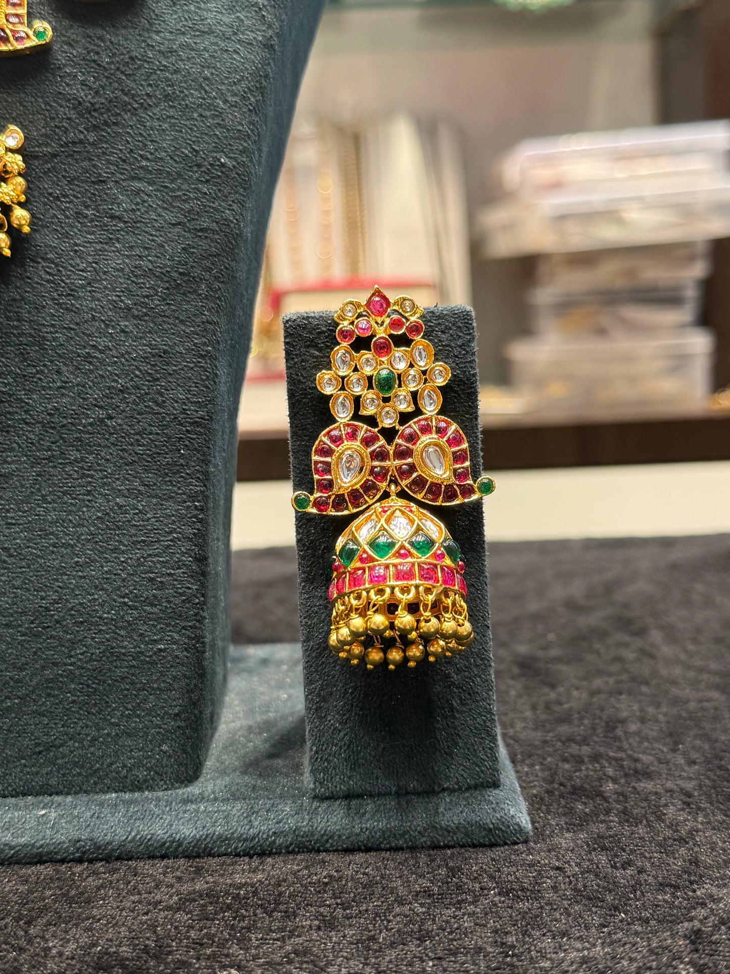 39503 Multi Mango Pota stone short necklace with golden balls