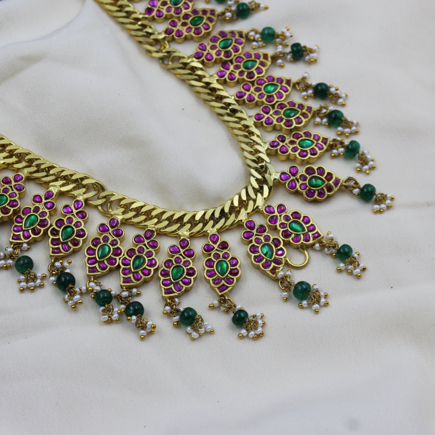 35829 Jadau mango pattern necklace