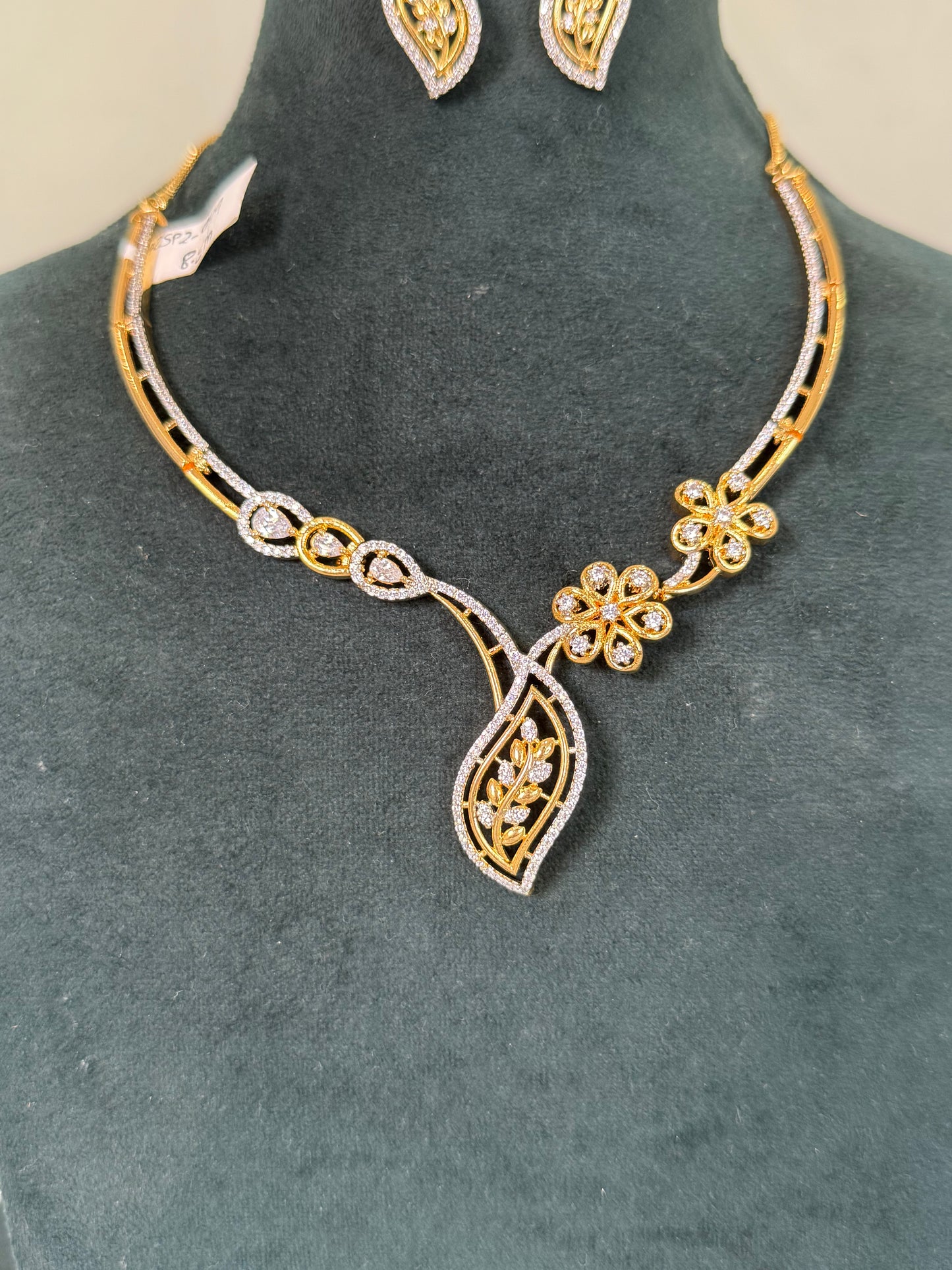 949/948 Real Diamond Look simple flower kanthe necklace