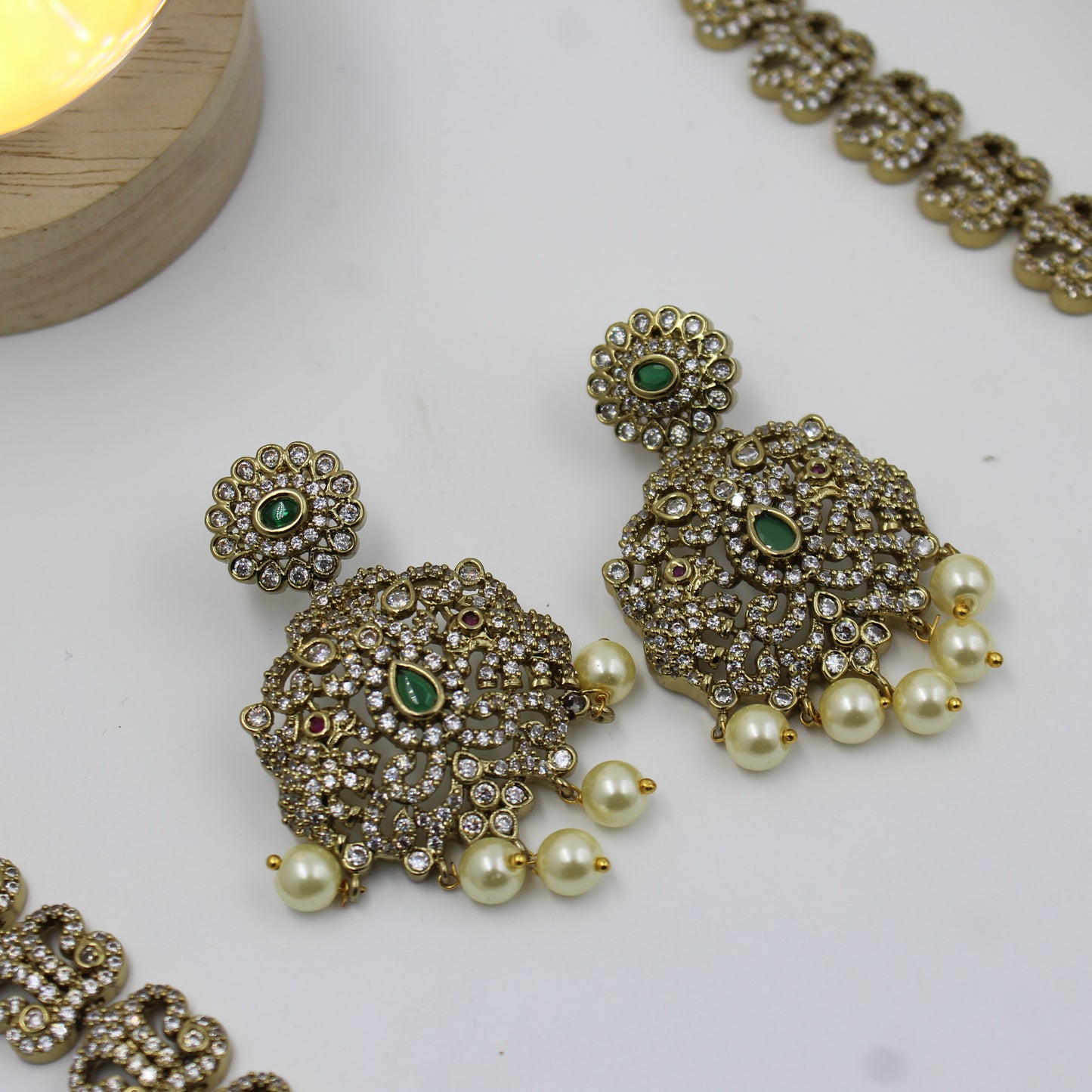 Victorian Neck Set Green