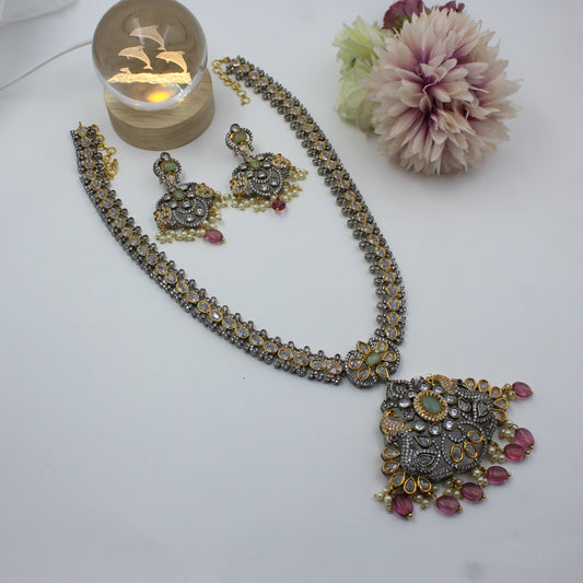 18720 Victorian Long Necklace
