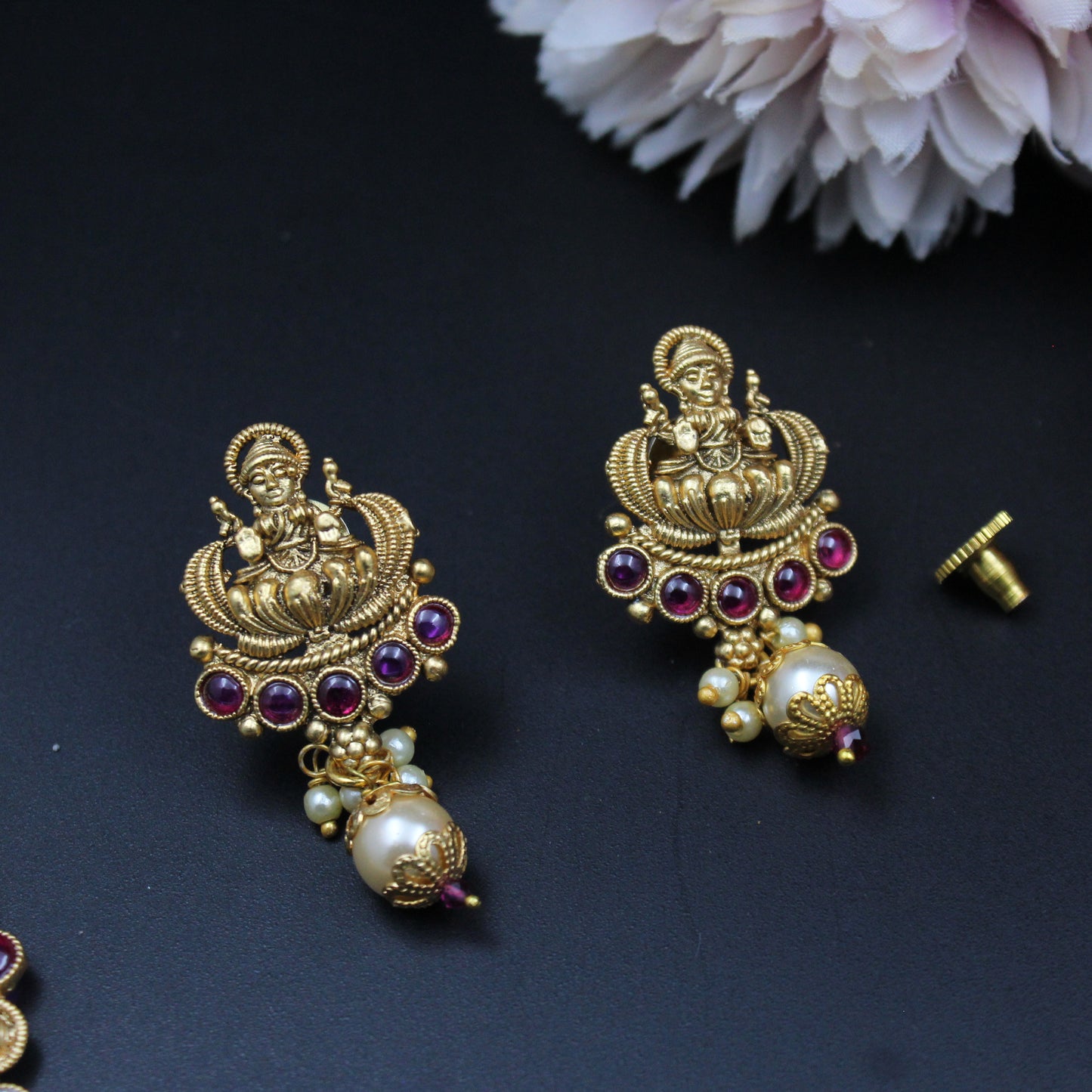 Matte Laxmi Short Necklace