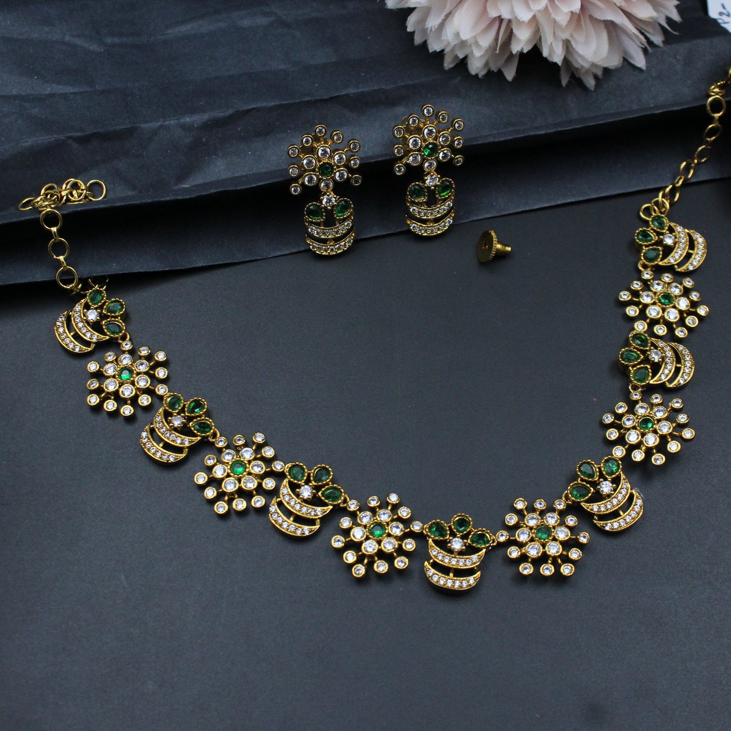 40168 Floral Green Gold polish necklace with beautiful earrings!