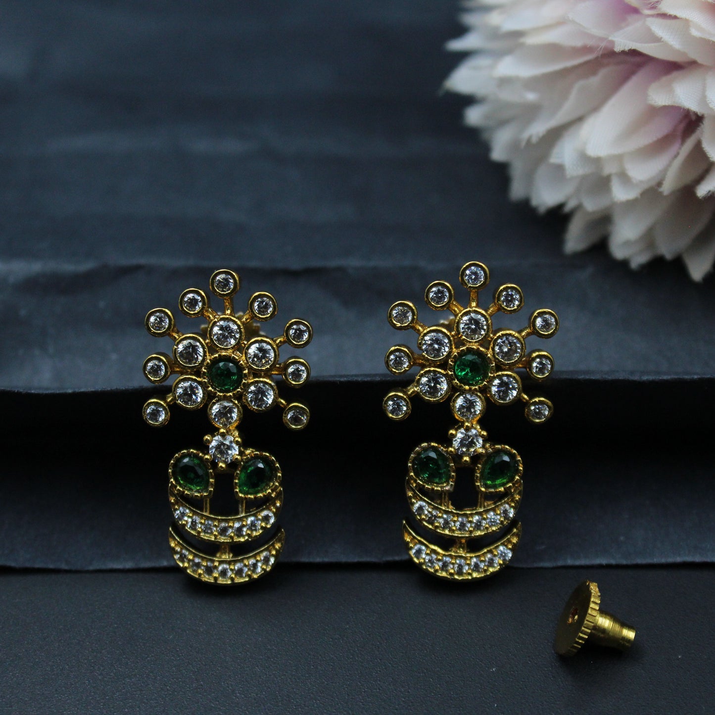 40168 Floral Green Gold polish necklace with beautiful earrings!