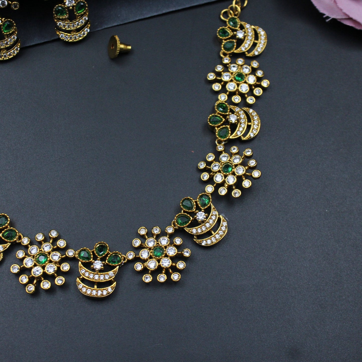 40168 Floral Green Gold polish necklace with beautiful earrings!