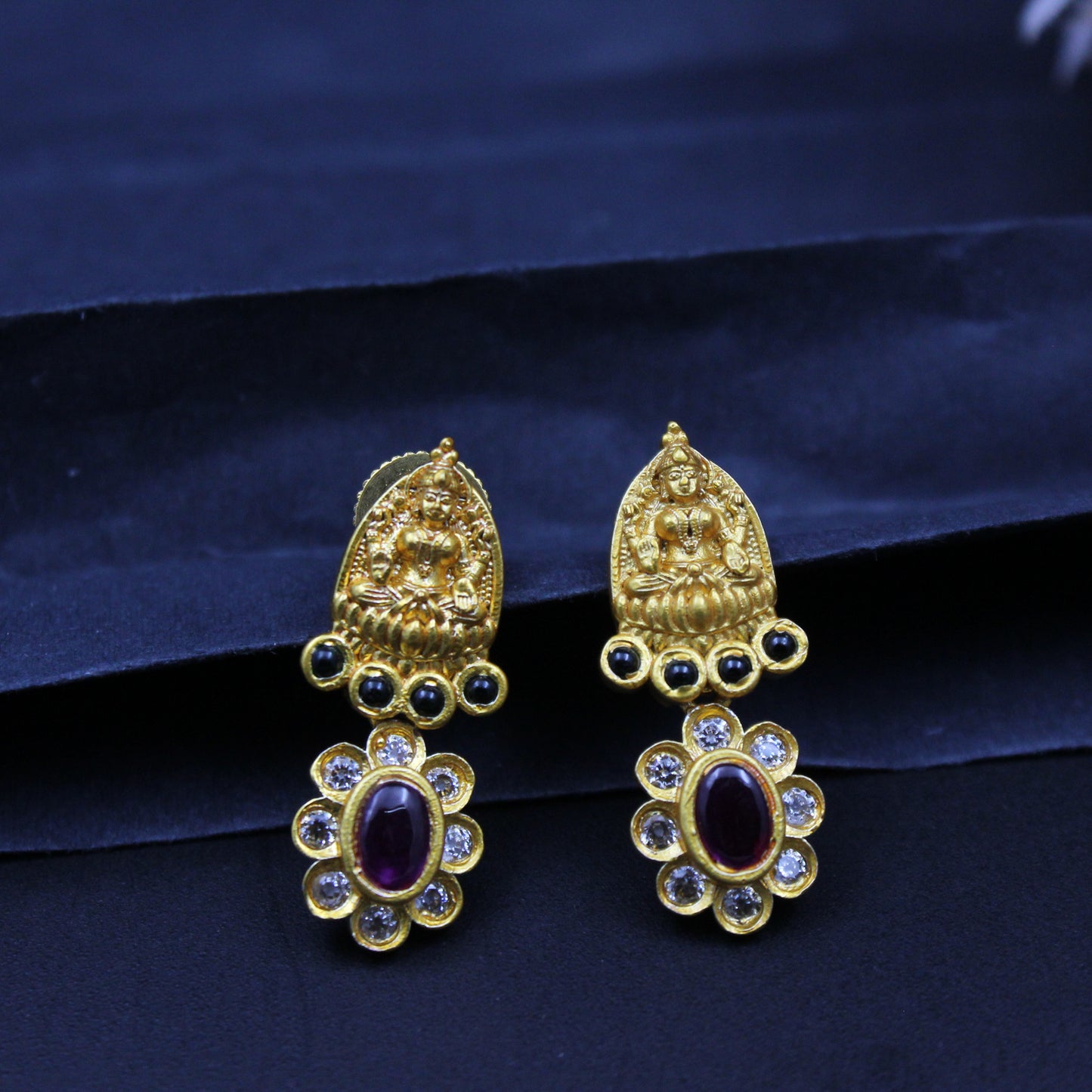 4993 Lakshmi Kasulu short matte necklace