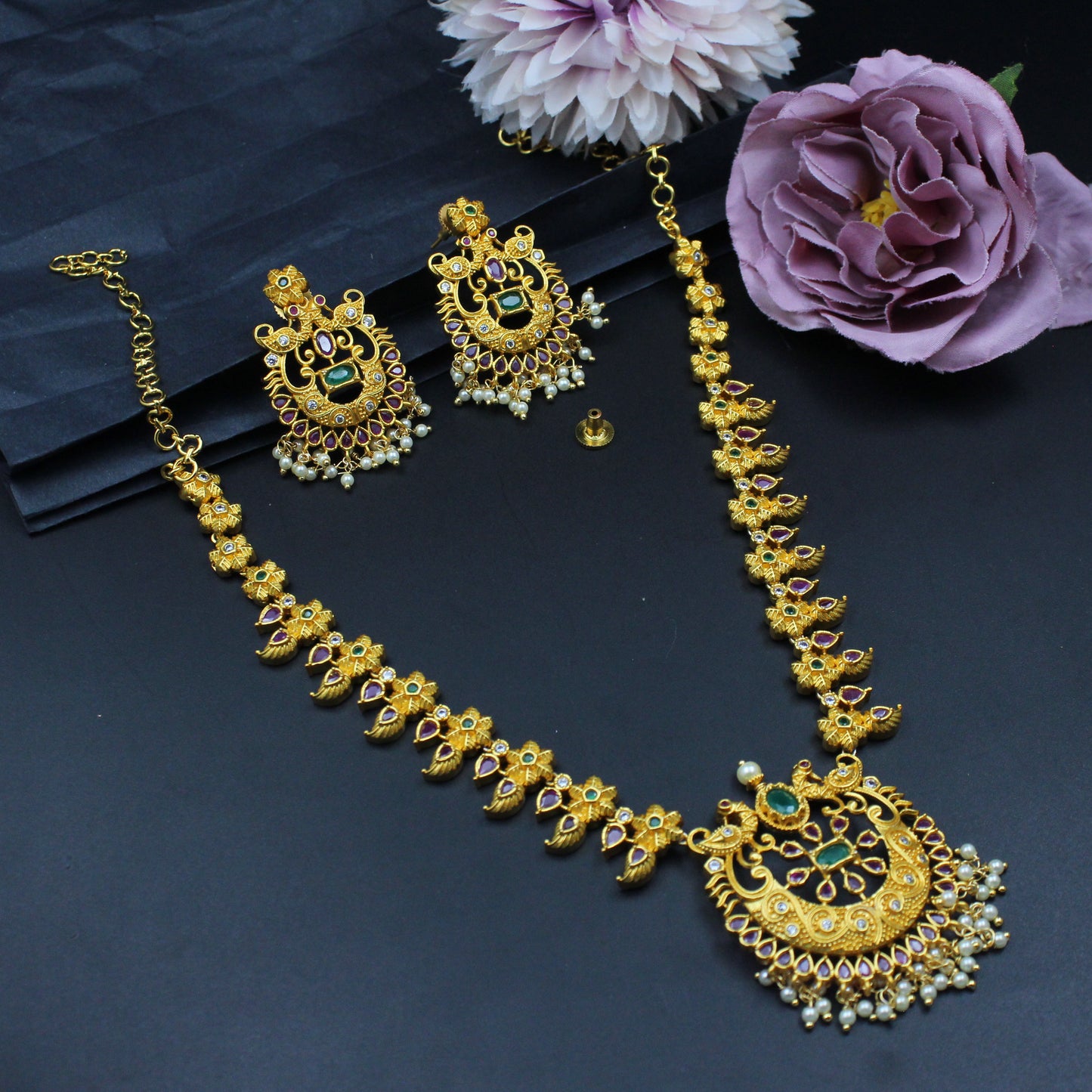 5074 Matte Short Necklace Multi Green Moti