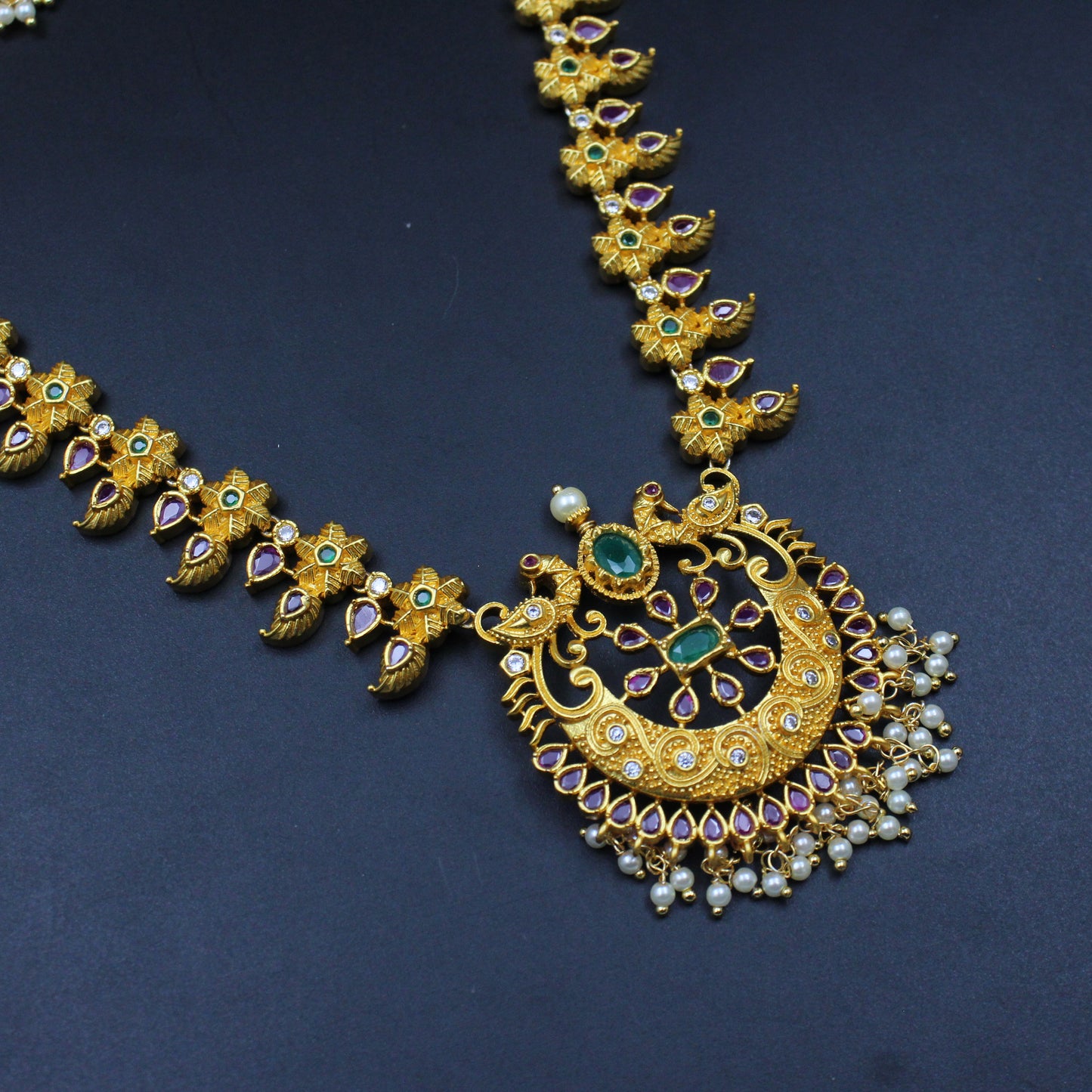5074 Matte Short Necklace Multi Green Moti
