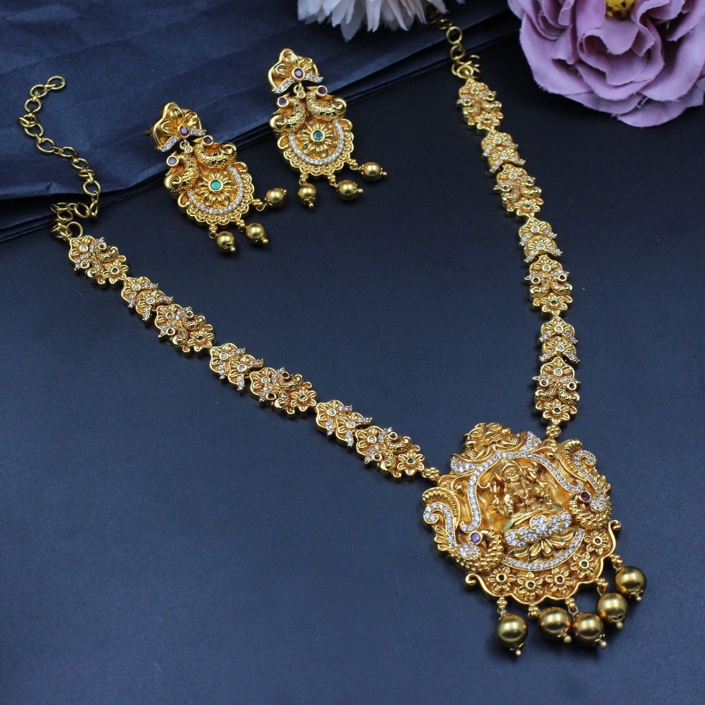 9542 Lakshmi matte finishing short necklace with golden balls